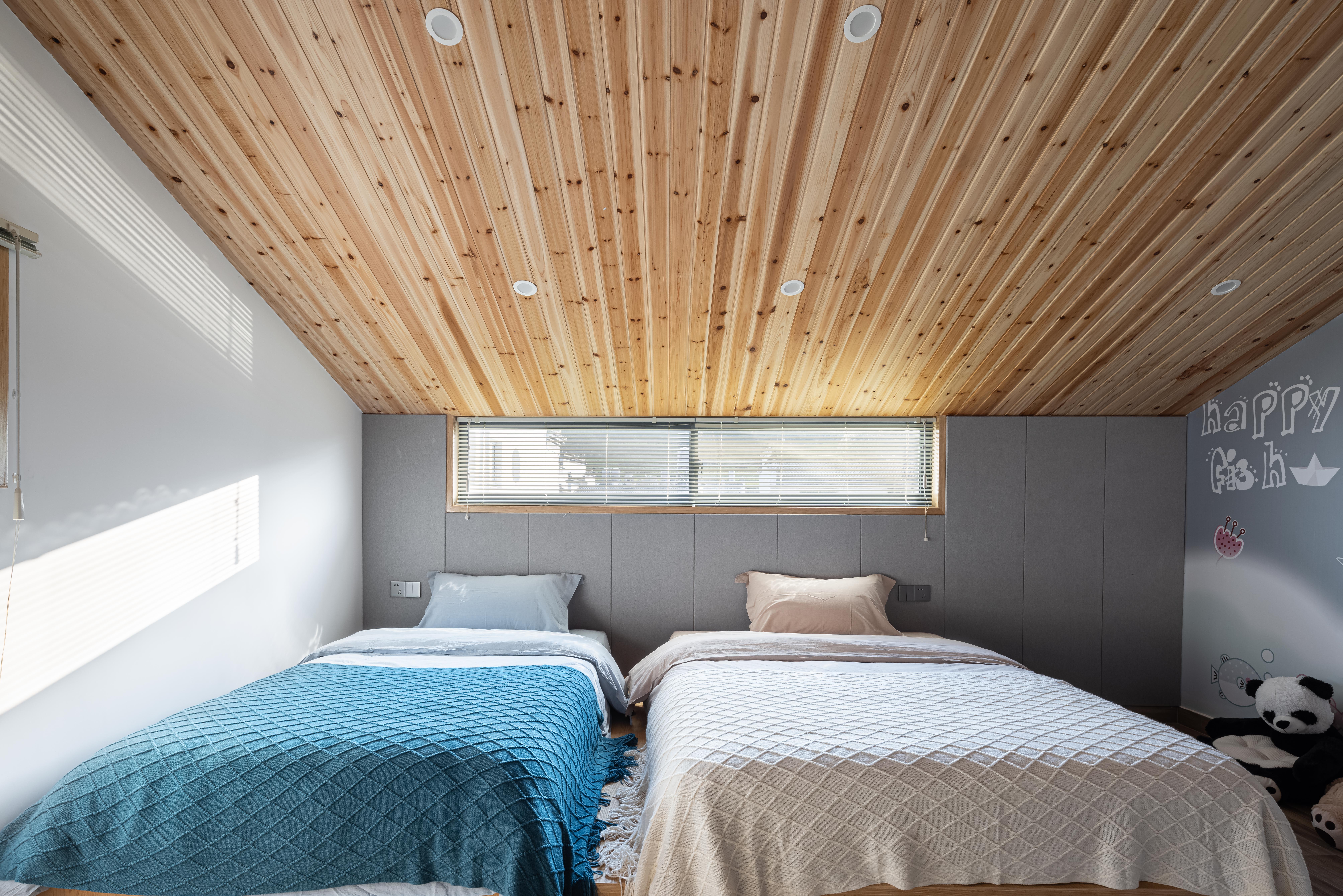 Ting Yu Family Room With Extra Large Interactive Space