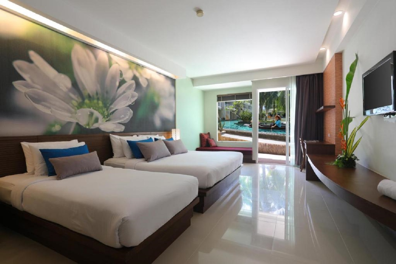 豪華泳池通道樓梯雙床房