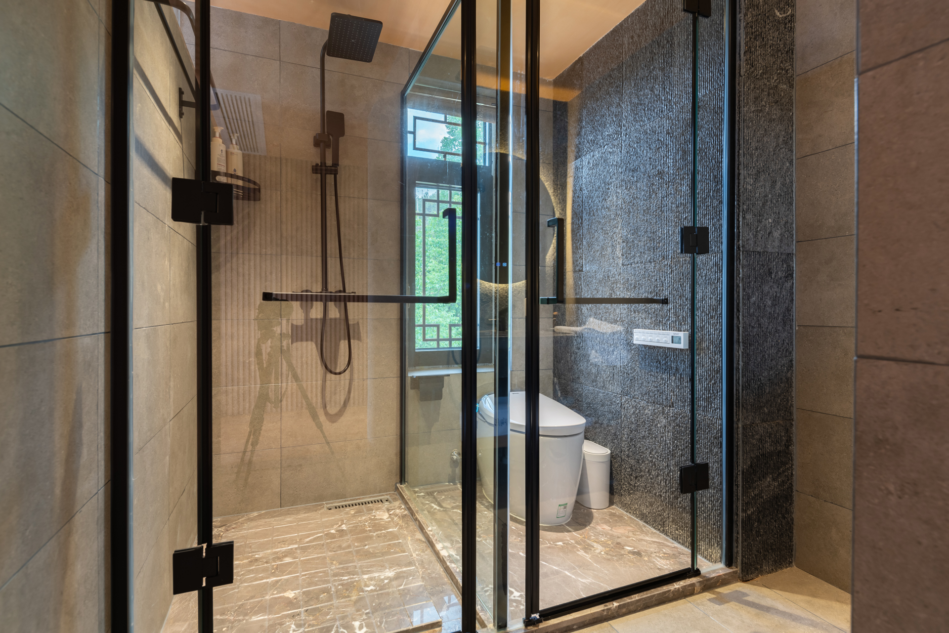 Luxury Quality Deluxe Double Bed Room (Balcony, Tub)