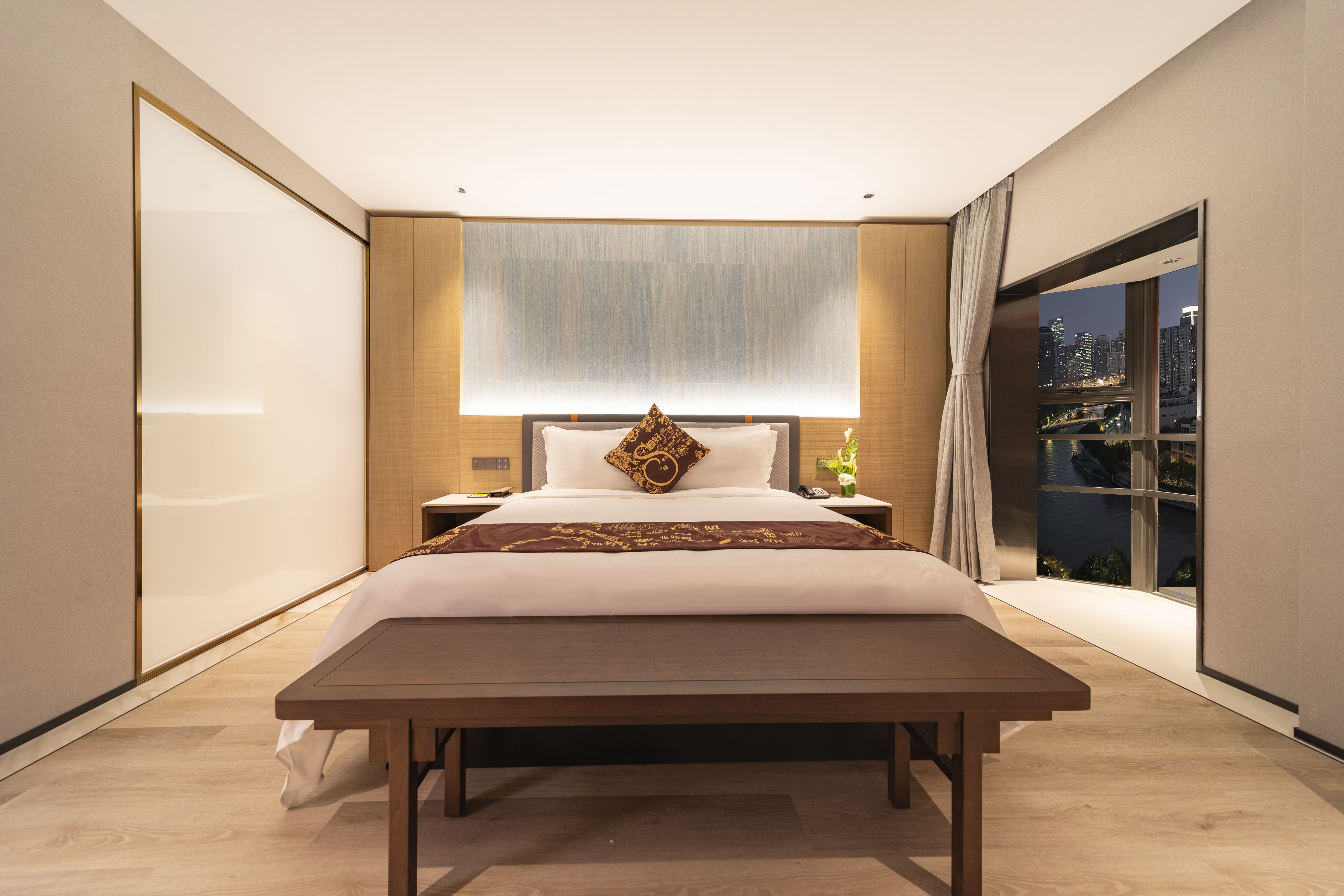 豪华低敏大床房（斯林百兰床垫）