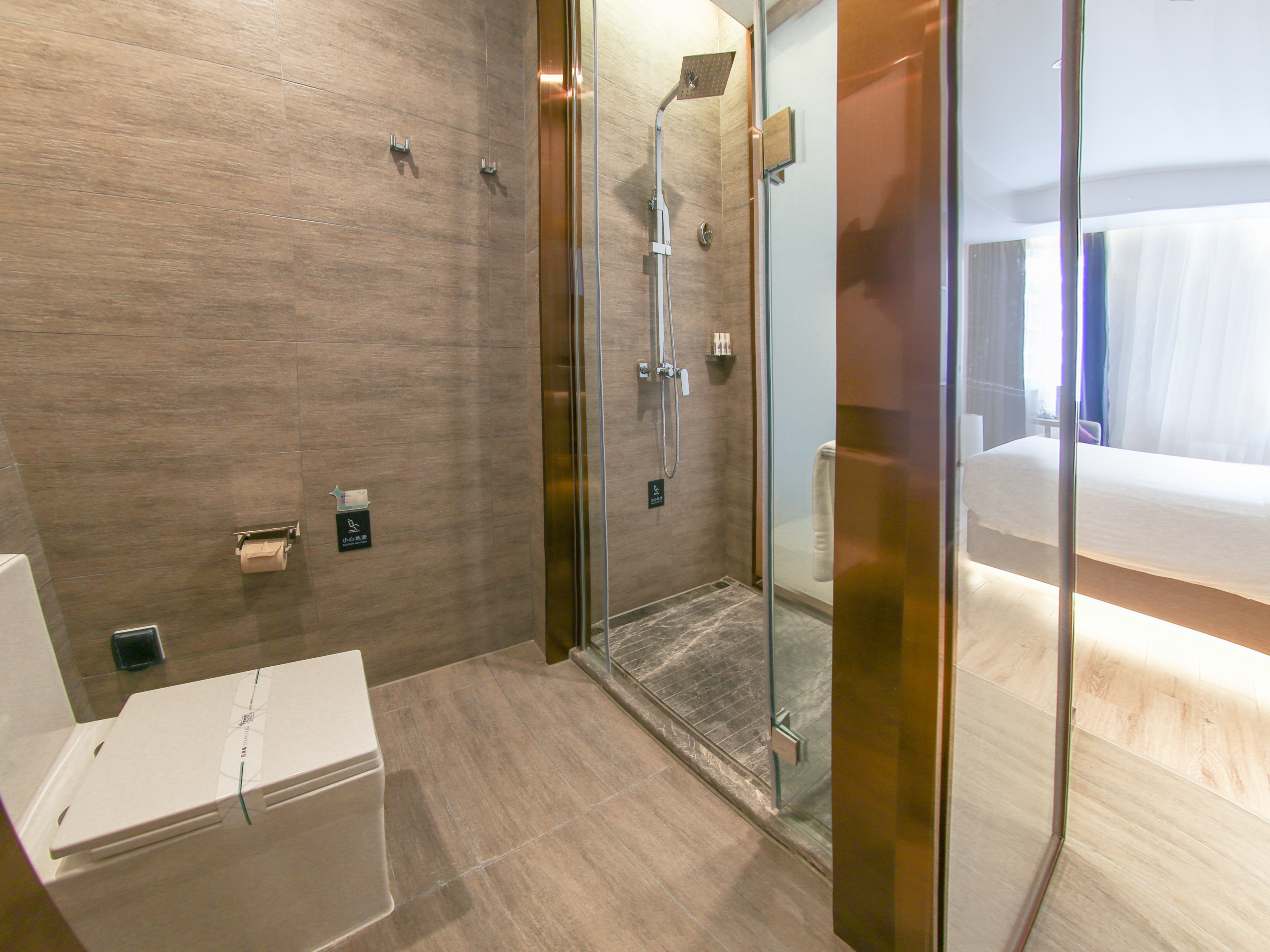 纯净自然商务大床房（防蟎床品+紫外线杀菌+全屋智控+电视投屏）