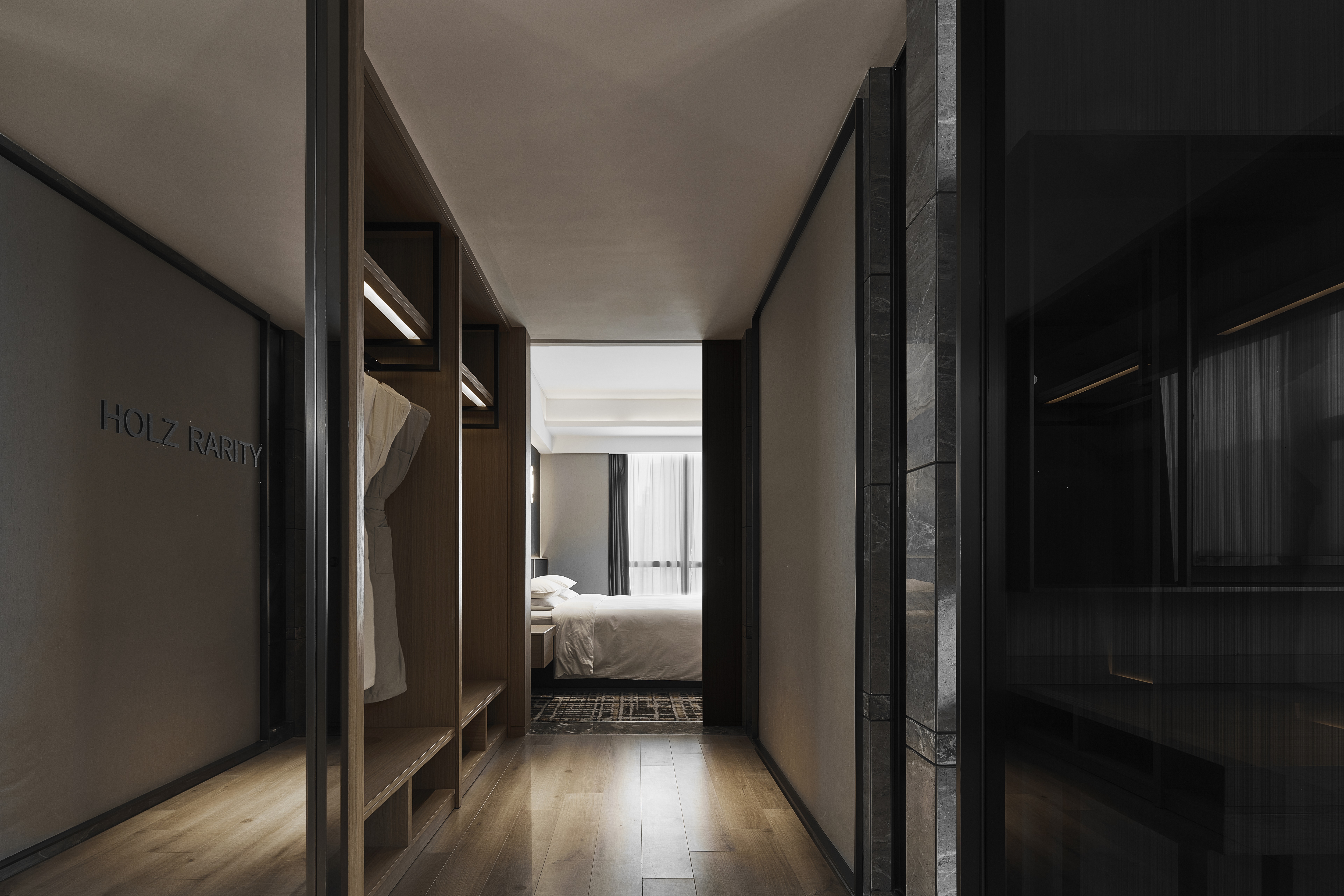 Photogenic Holz Suite (Cozy Private Time, Romantic Bathtub + Extra-Large Space + Separate Wet And Dry Dual Bathrooms)