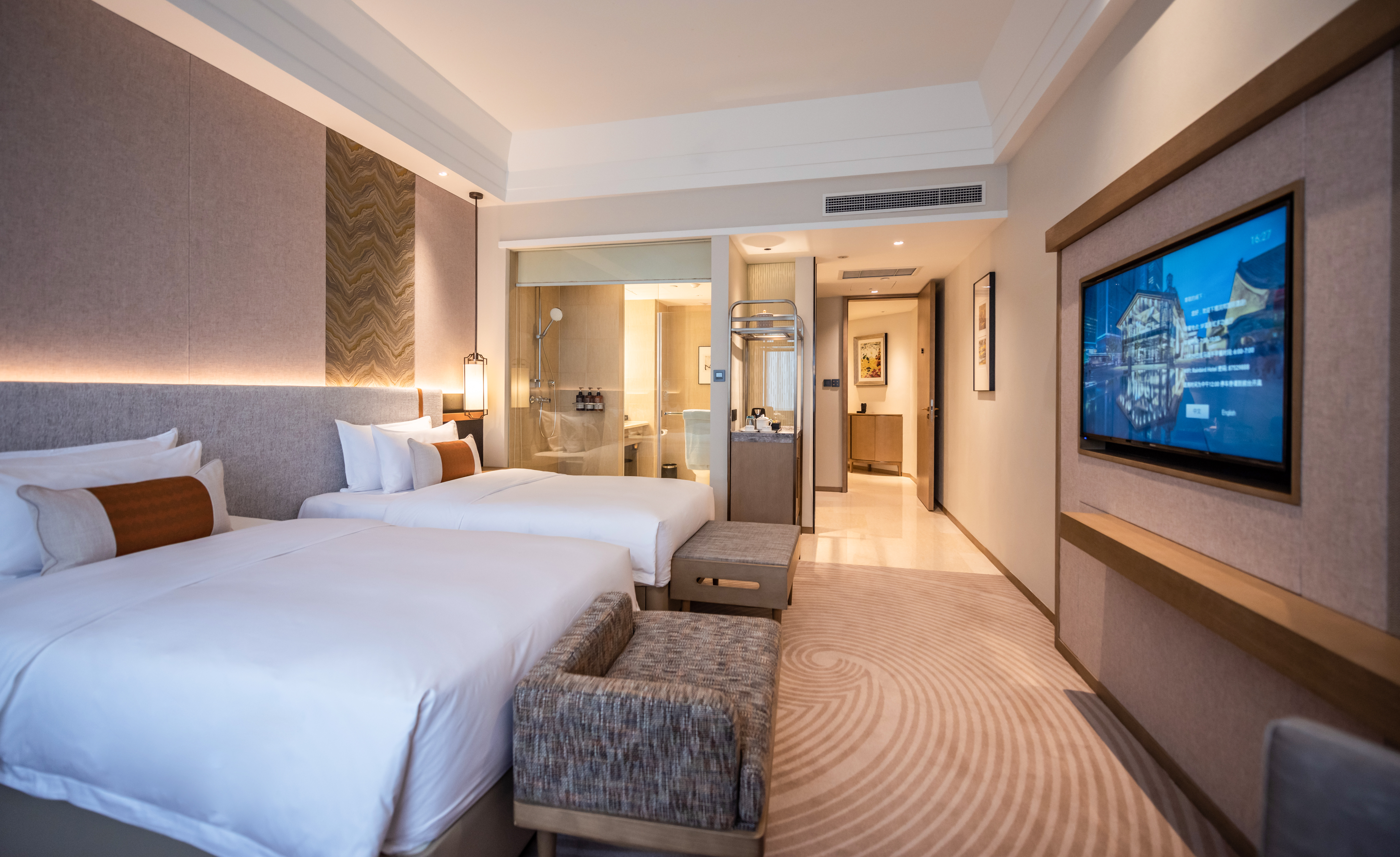 商务楼|双卧家庭房（电视投屏+护颈枕+德国高端衞浴）