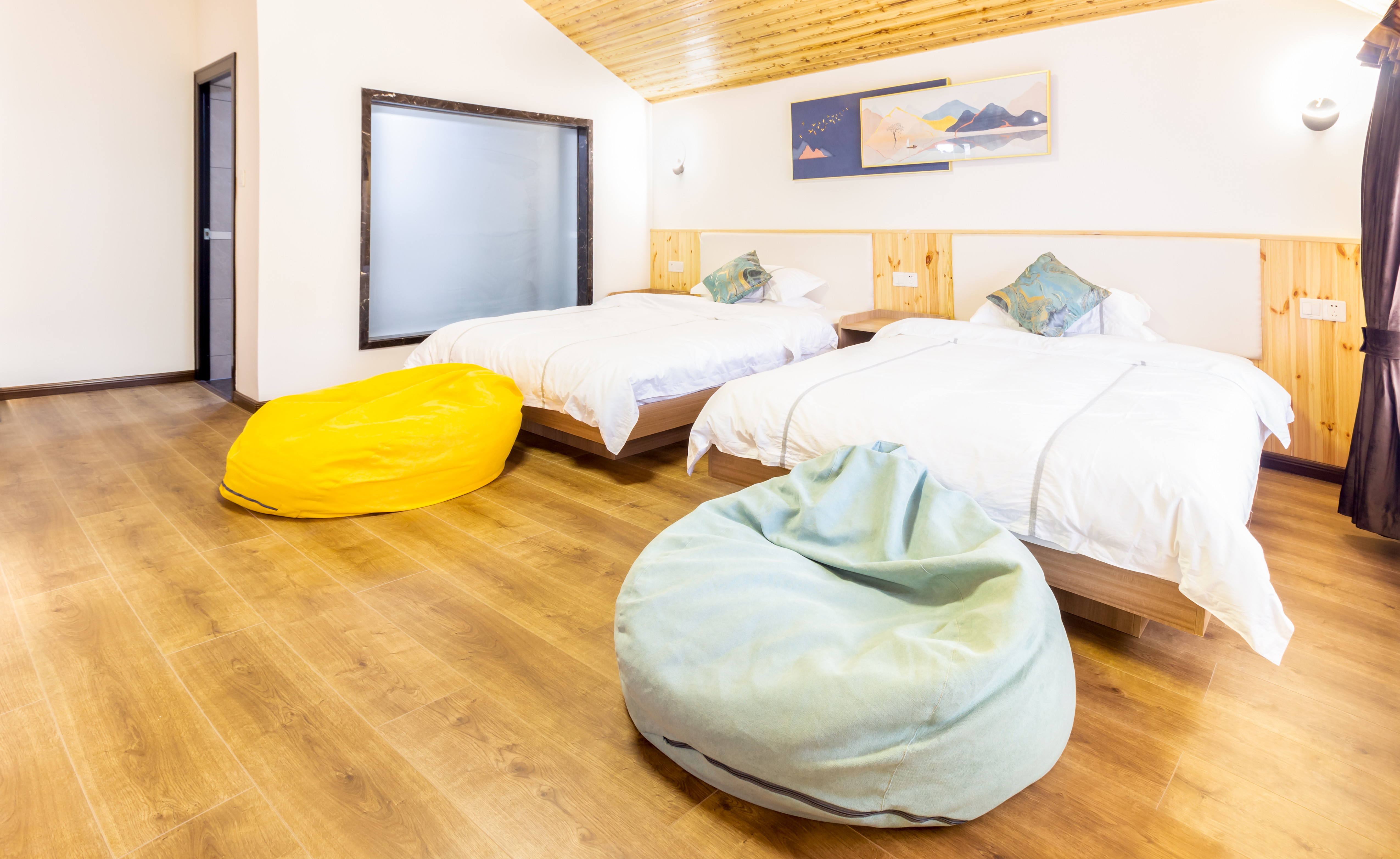 阁楼特色景观亲子4人房