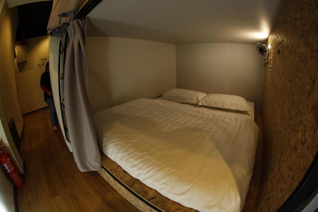 双人胶囊床宿舍（一张床位）