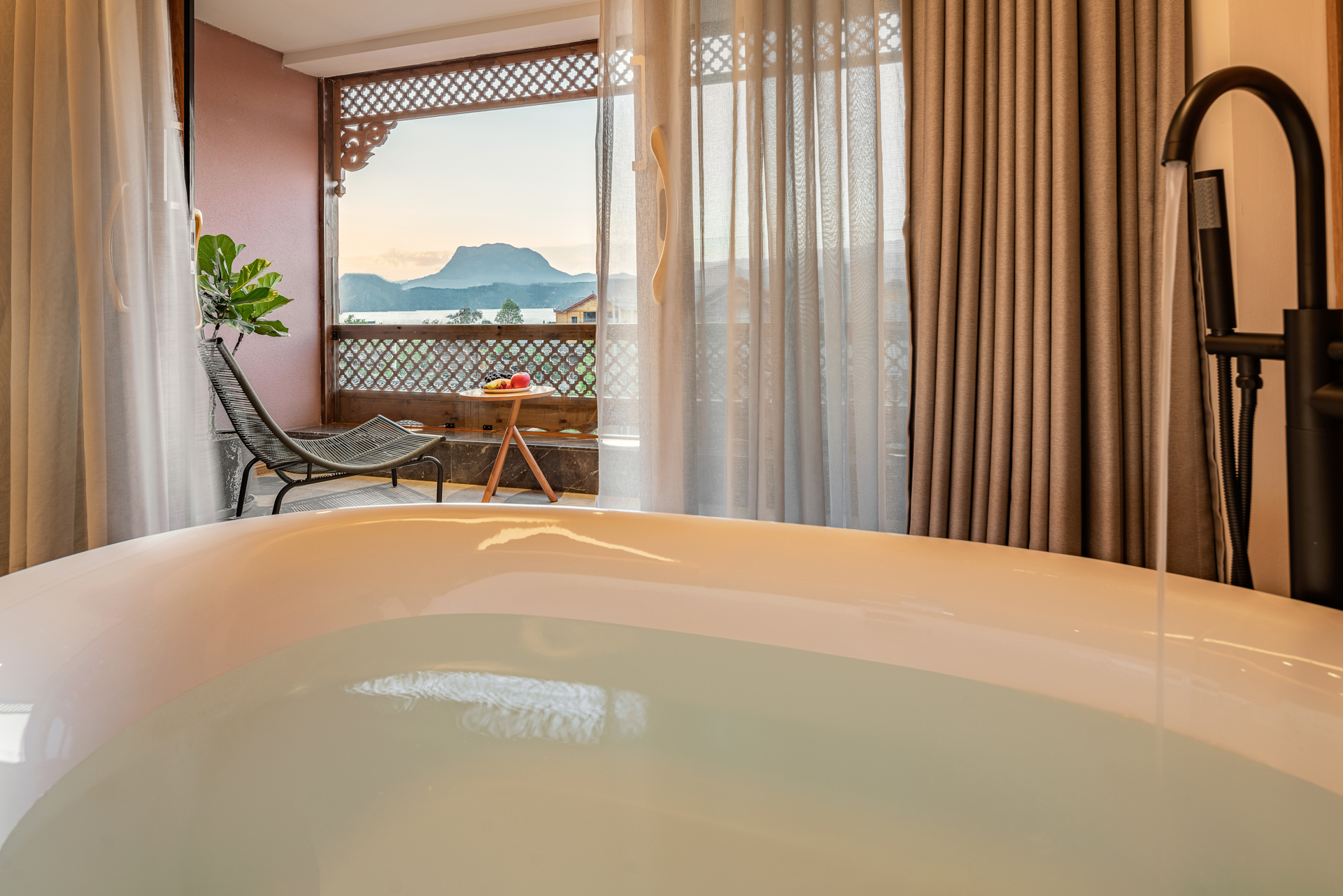 Lakeview Luxury Quality Double Bed Room (Tub)