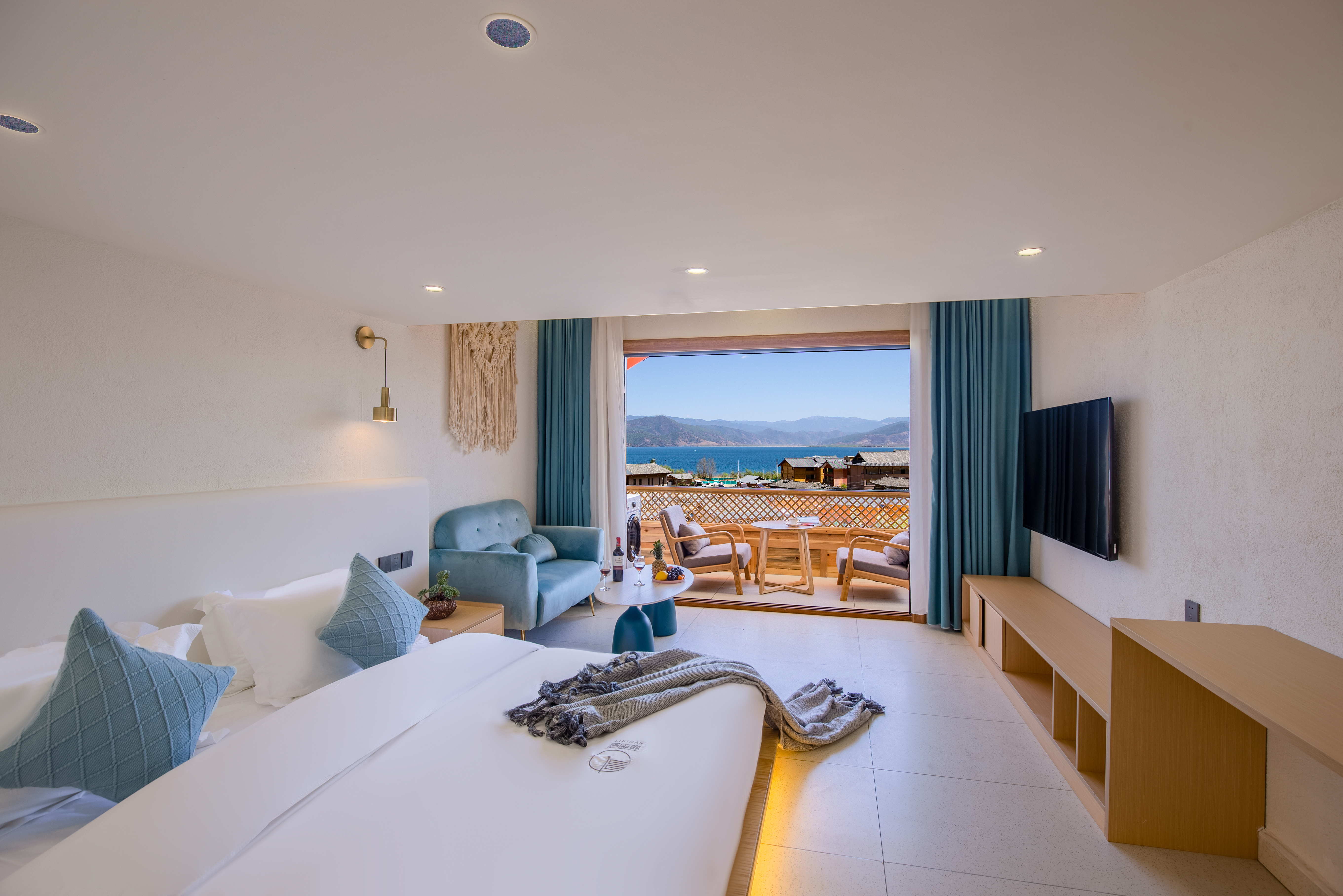 Loft Luxury Lake View Family Suite(island style courtyard)