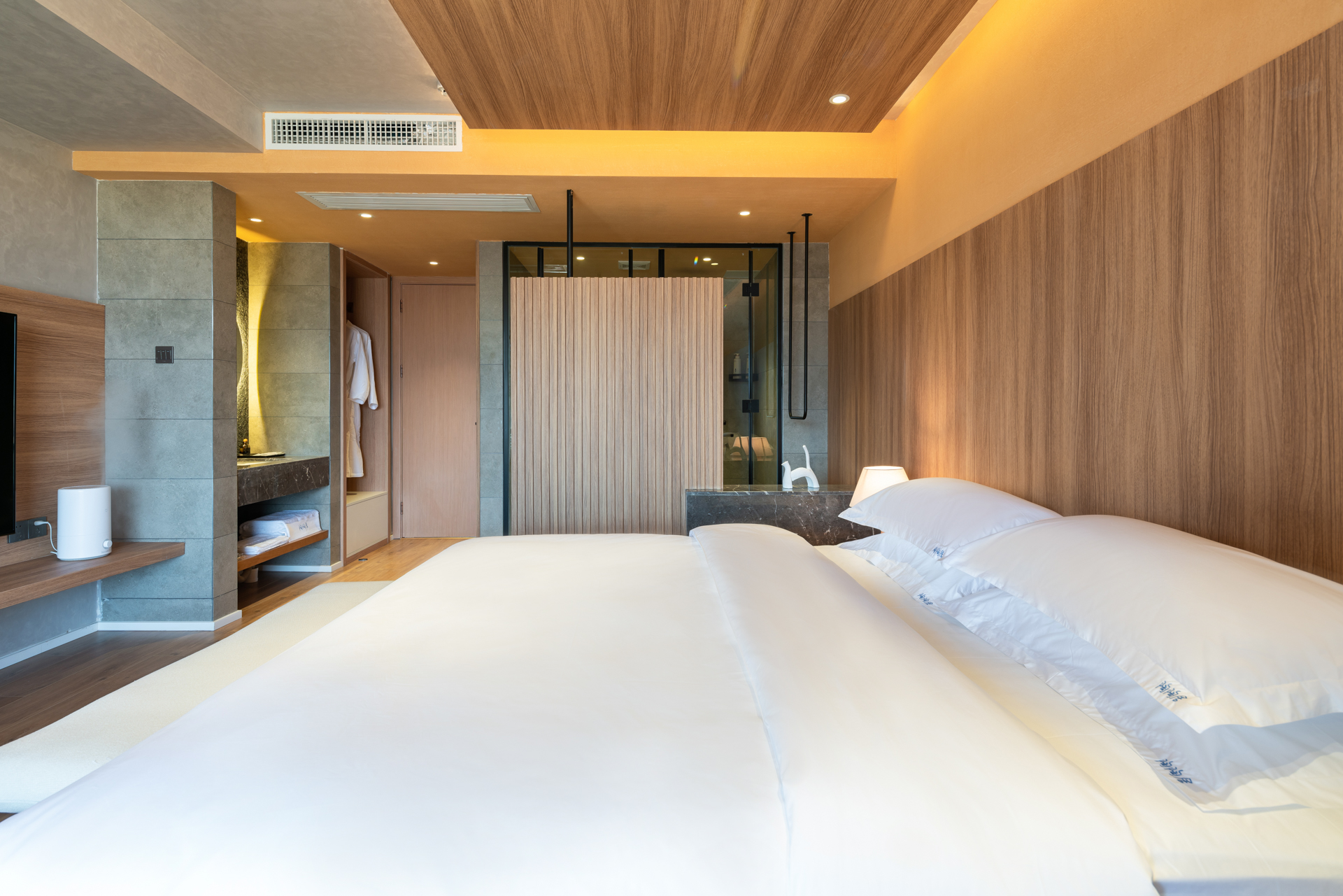 Lakeview Luxury Quality Double Bed Room (Tub)