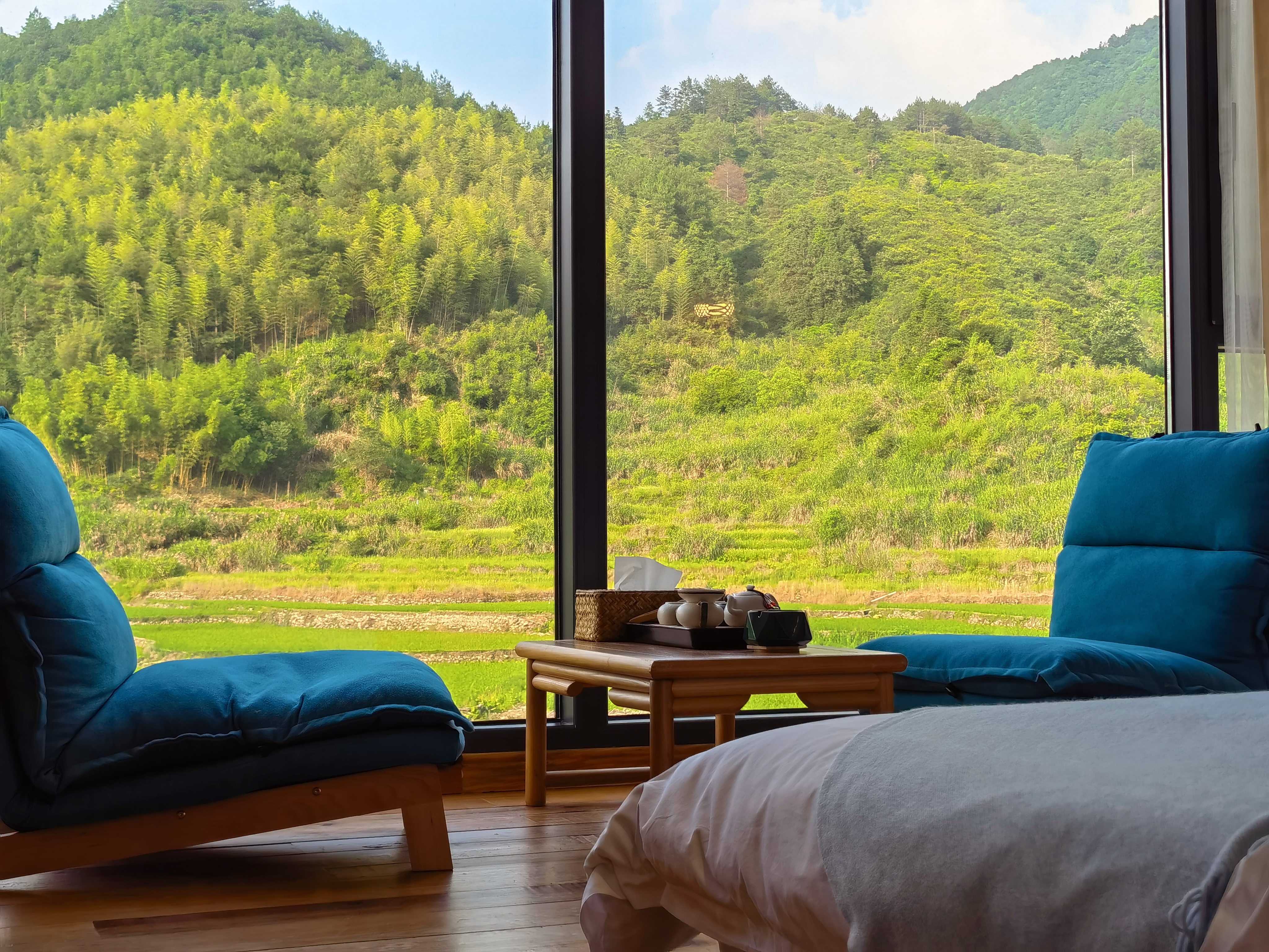 1 Room (King Bed) (Window)