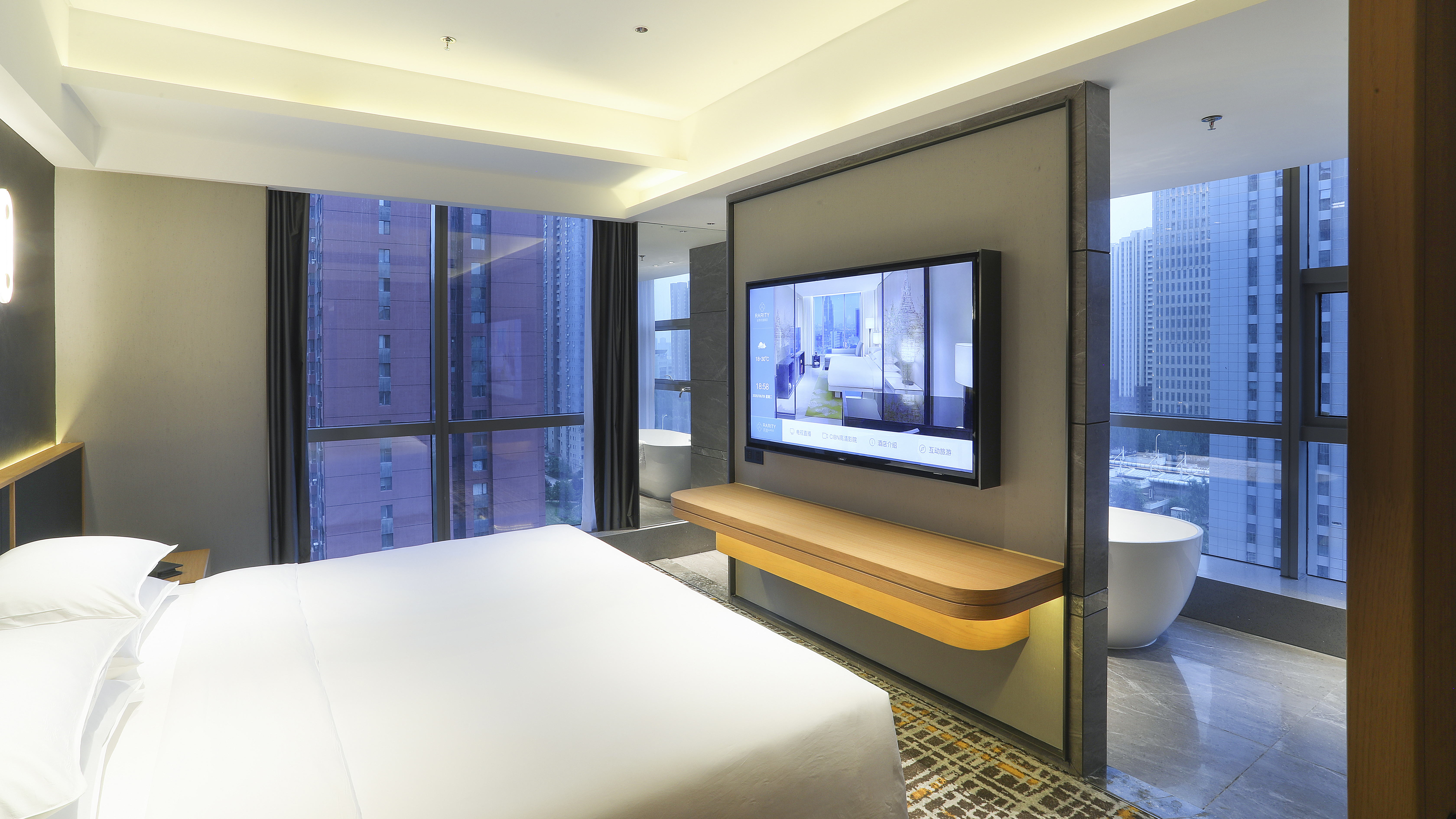 Photogenic Holz Suite (Cozy Private Time, Romantic Bathtub + Extra-Large Space + Separate Wet And Dry Dual Bathrooms)