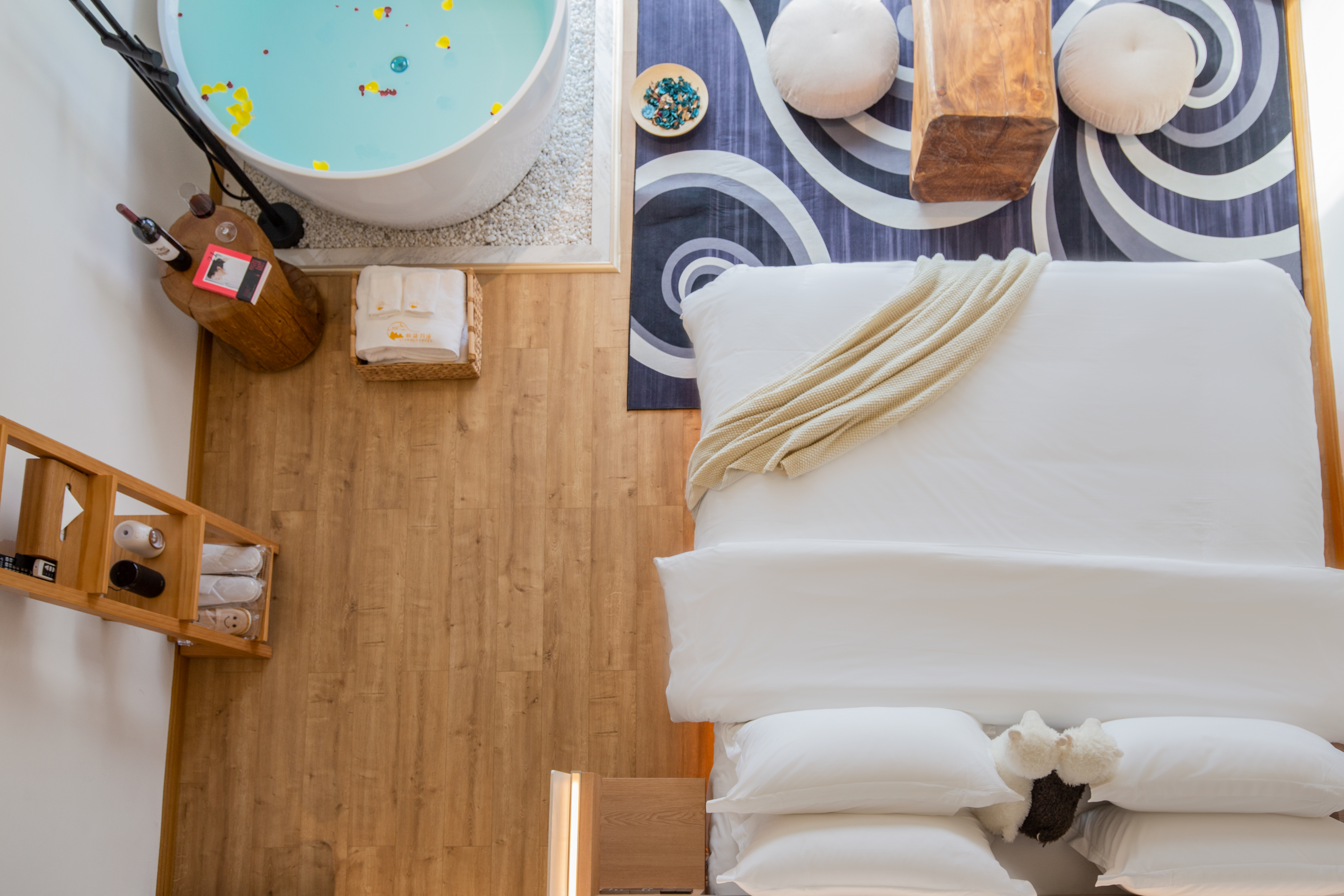 无敌湖景复式亲子套房-洗衣机-晨雾美景-日落晚霞-地暖