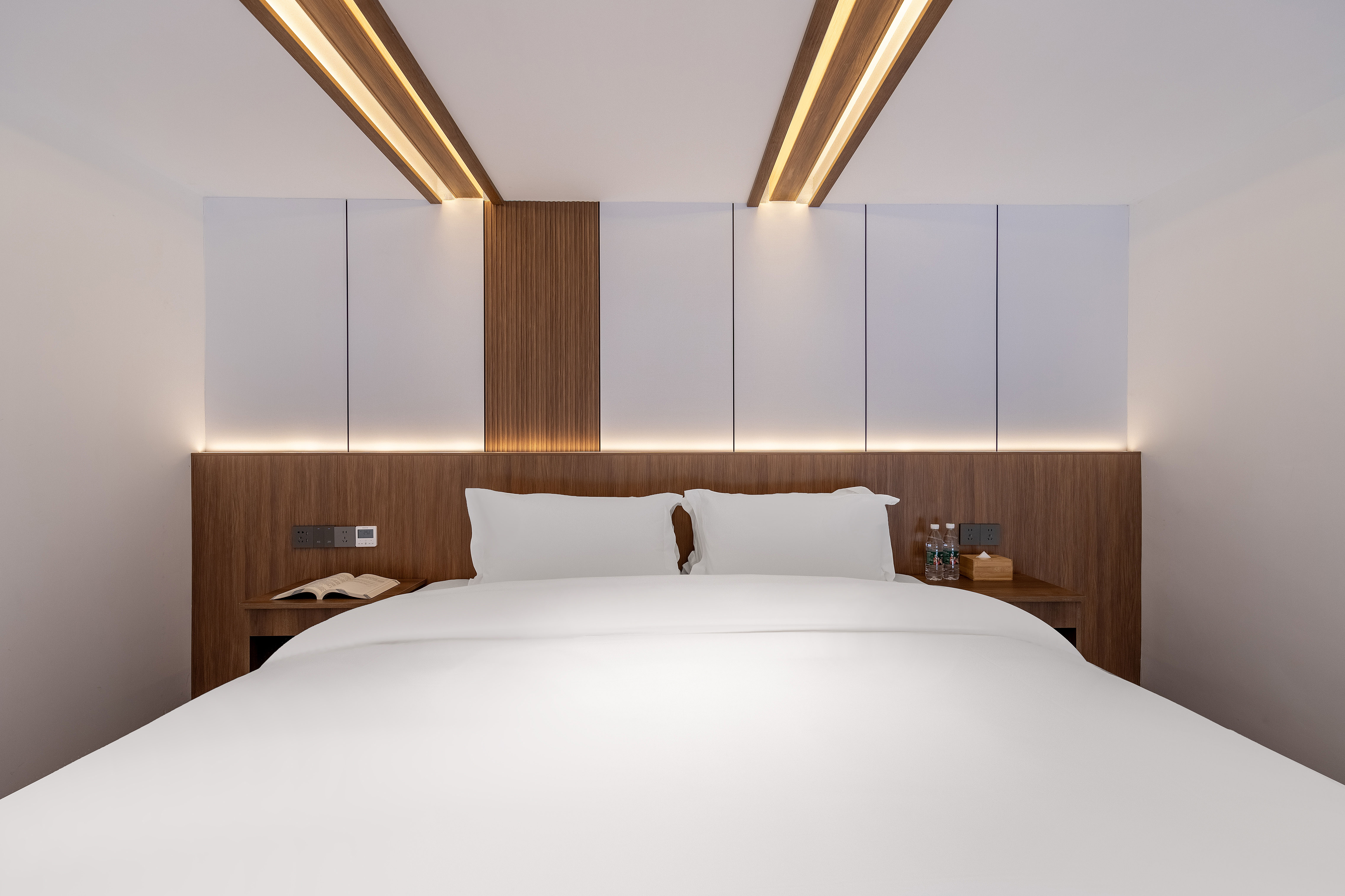 Azure Cloud Family Duplex Suite (Smart Voice Control + Smart Toilet + Bathroom Wet-Dry Separation + Floor-to-Ceiling Window)