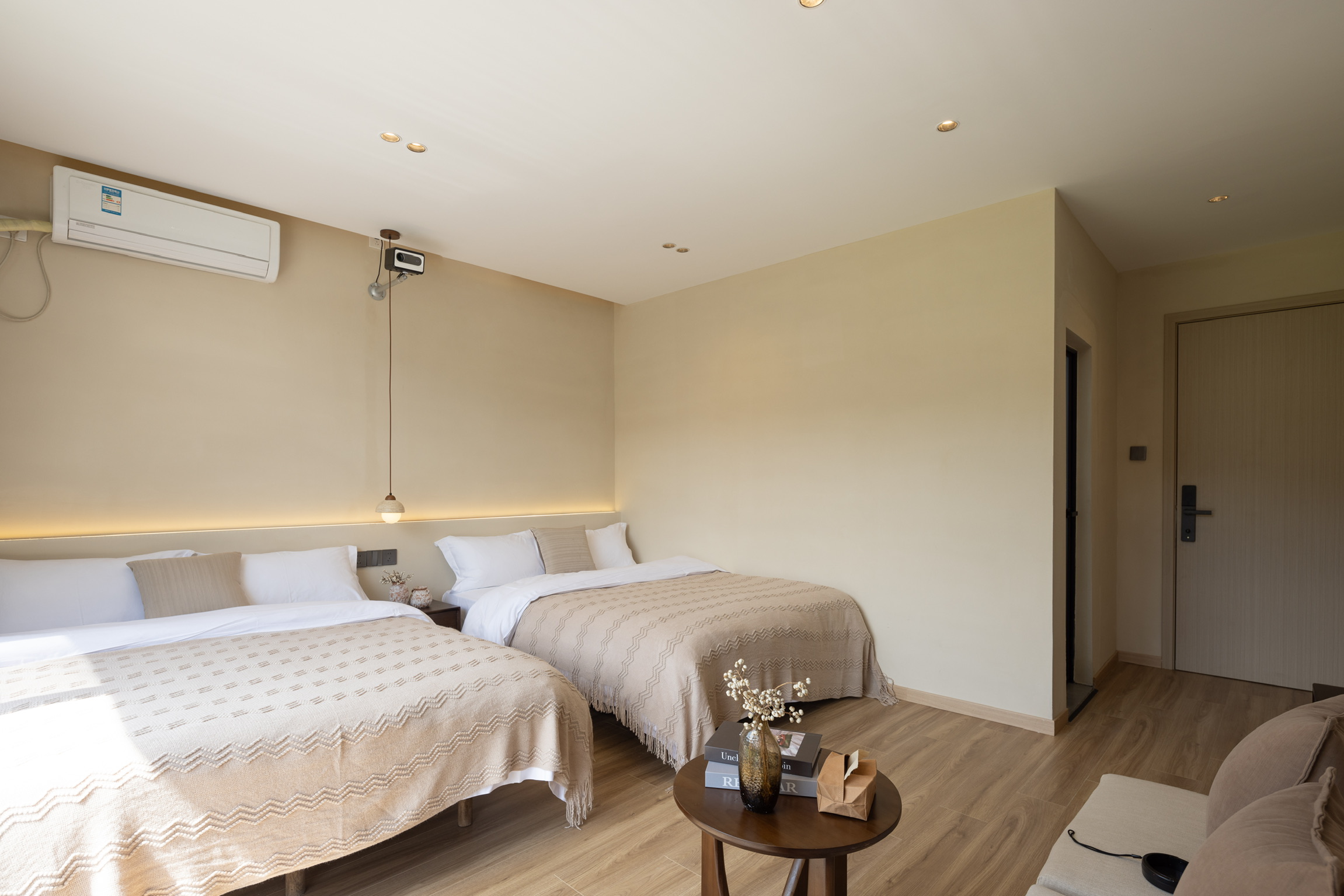 山景家庭房·超大觀景玻璃·百寸投影·零壓床墊