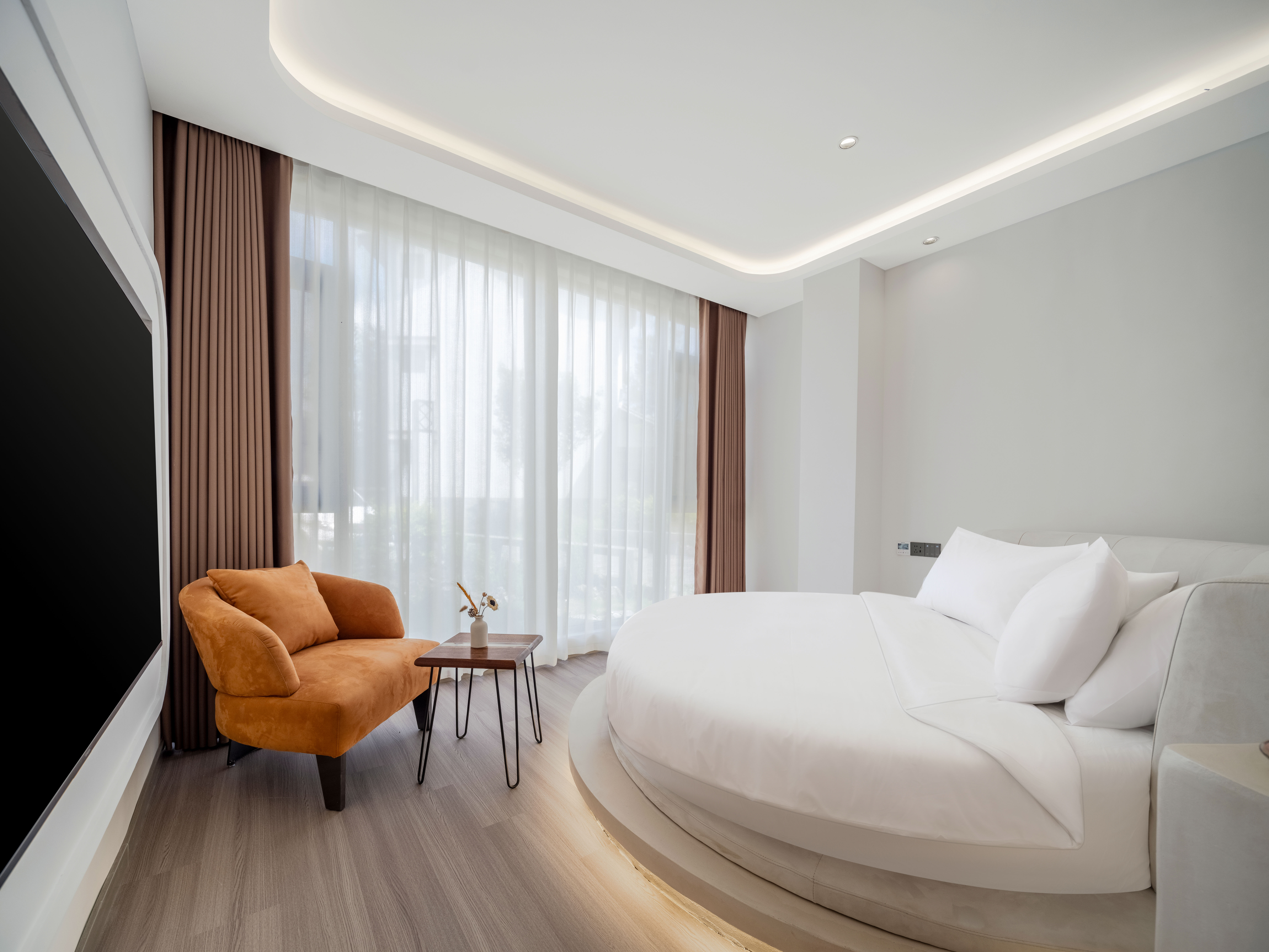 Light Enjoyment Luxury Couple's Round Bed Room (Super Large Lcd Tv + Smart Home)