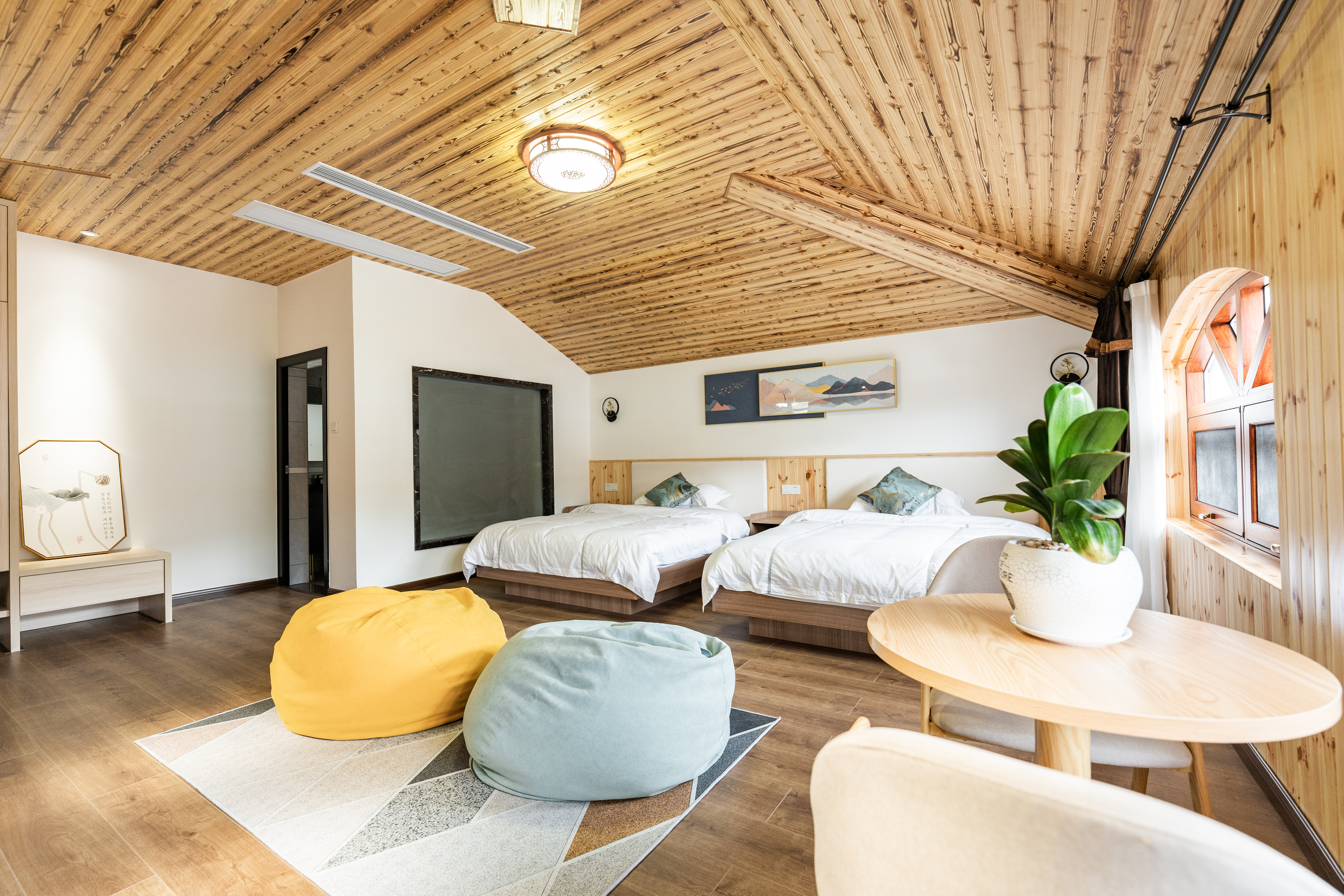 阁楼特色景观亲子4人房