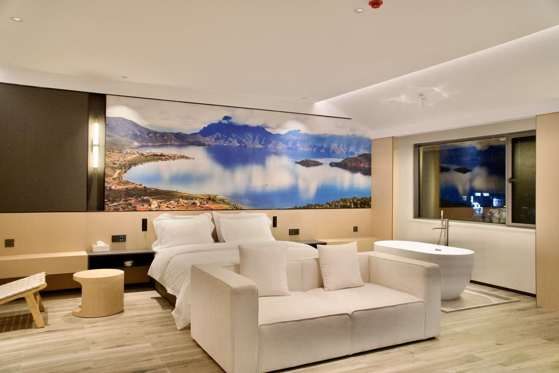 豪华套房（大床）