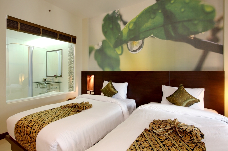 豪華泳池通道樓梯雙床房