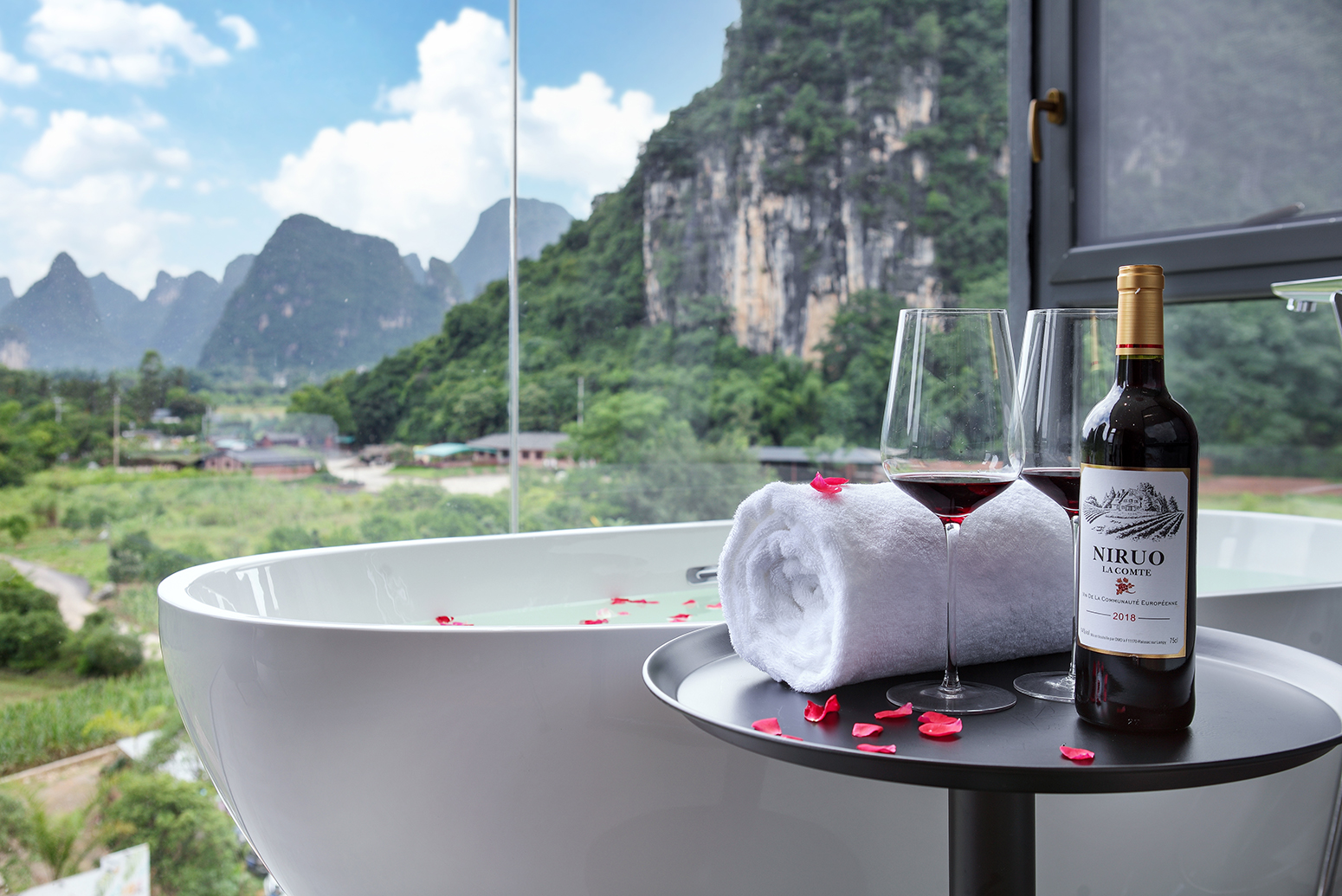 江山如畫浪漫星空家庭套房+語音控制+浴缸+會員投影