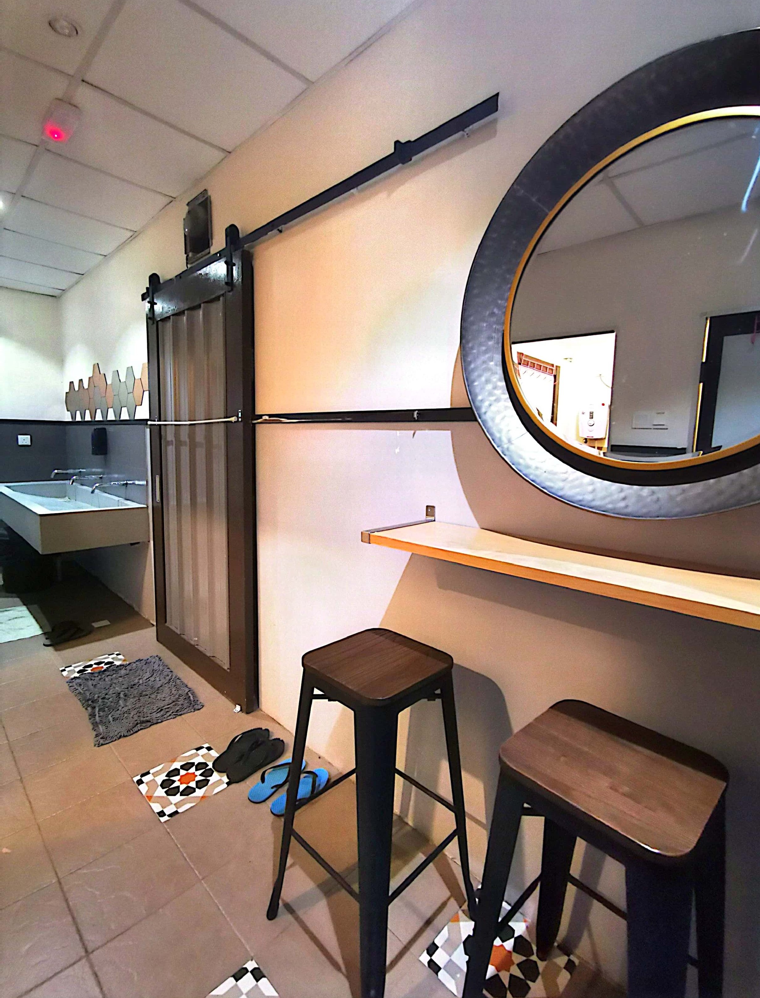 女性胶囊宿舍床位