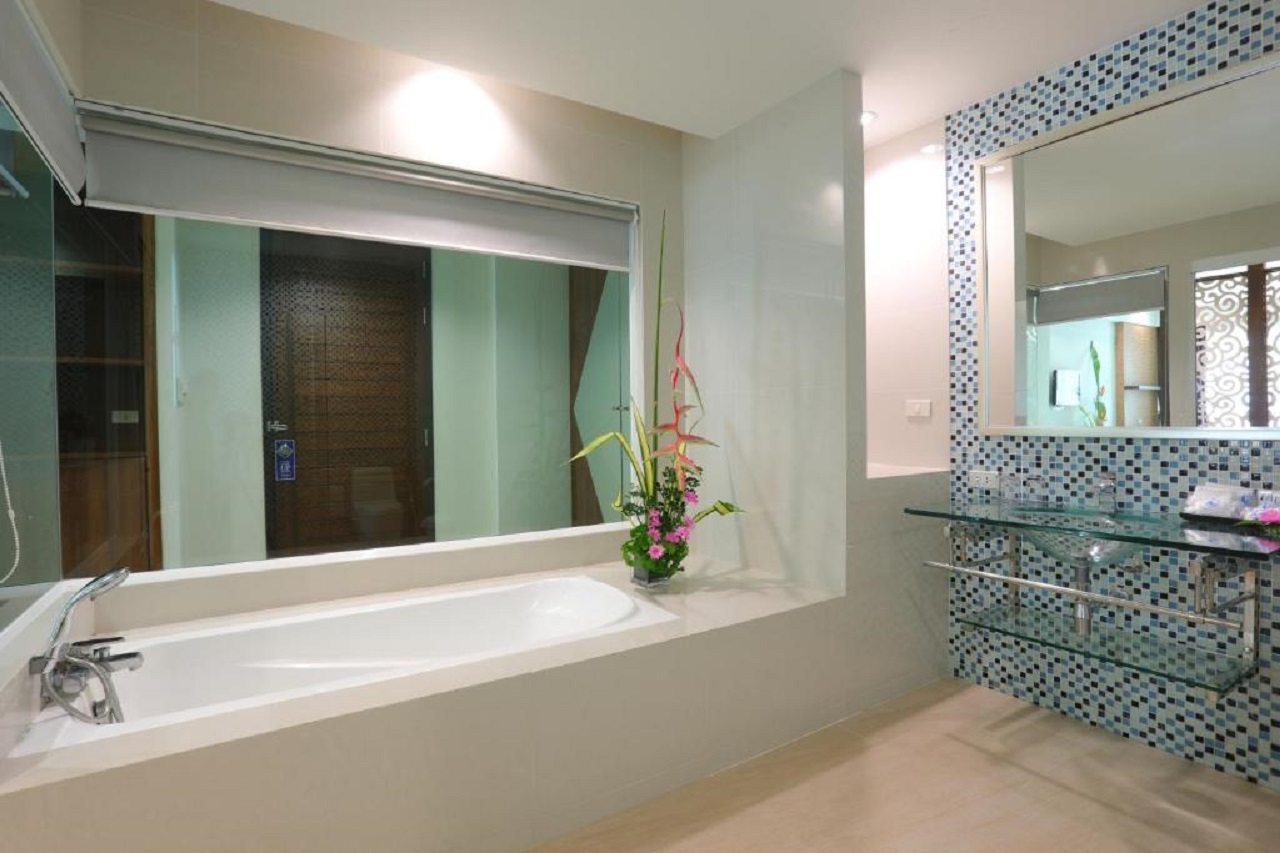 豪華泳池通道樓梯雙床房