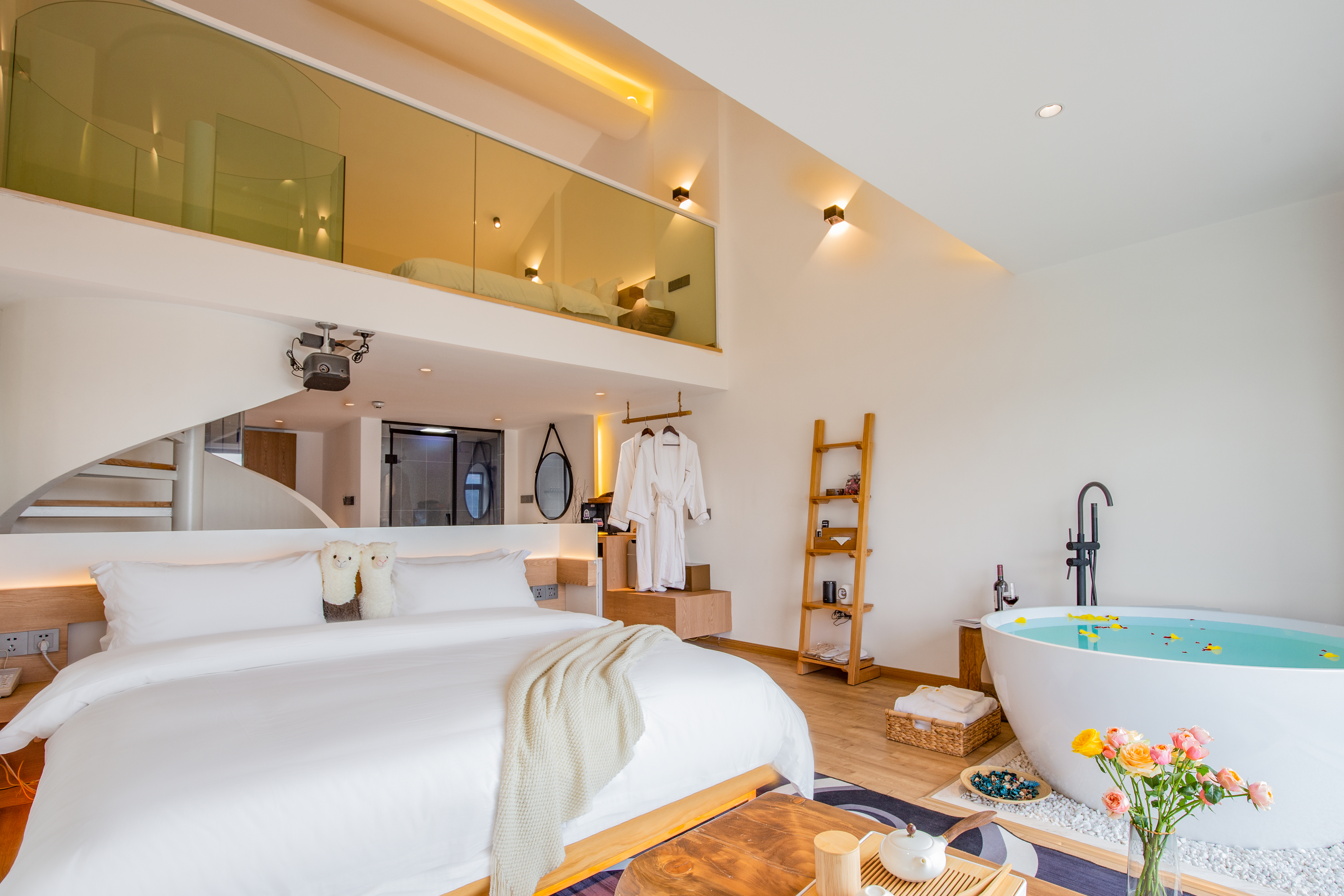 无敌湖景复式亲子套房-洗衣机-晨雾美景-日落晚霞-地暖