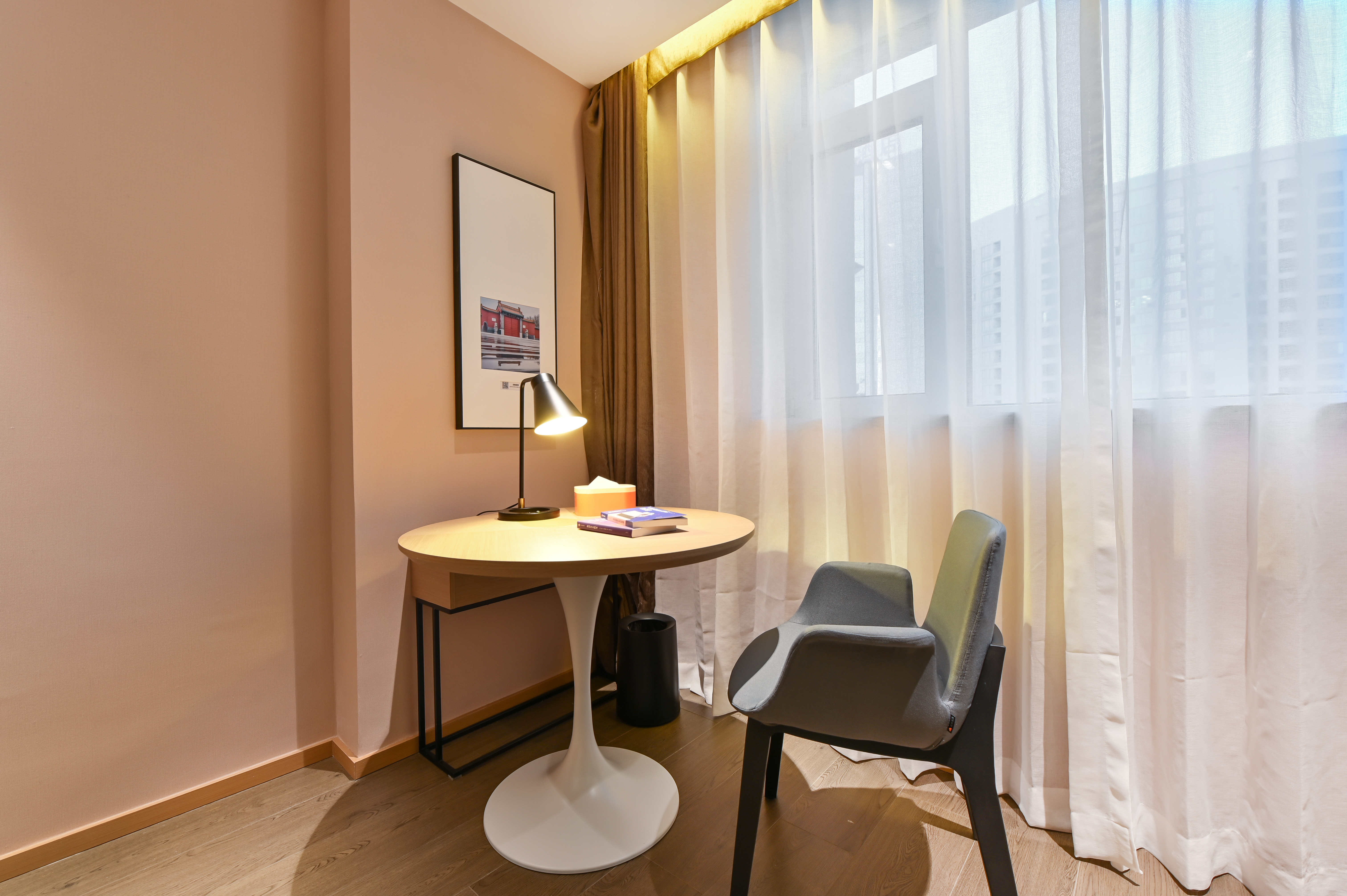 Superior Suite (Small Living Room + Mini Fridge + Tv Projection)