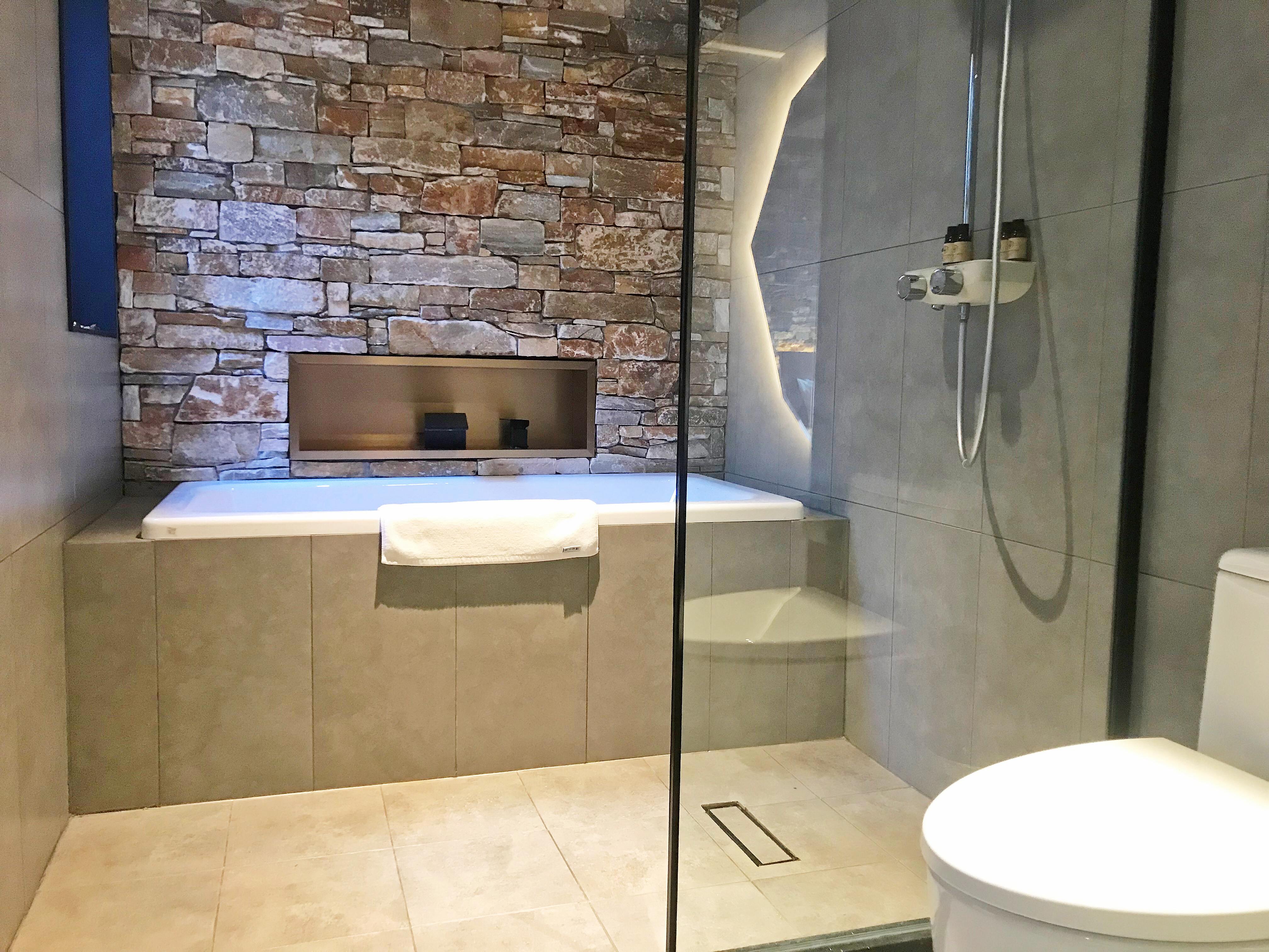 （无尽夏）情侣大床房.院景+浴缸