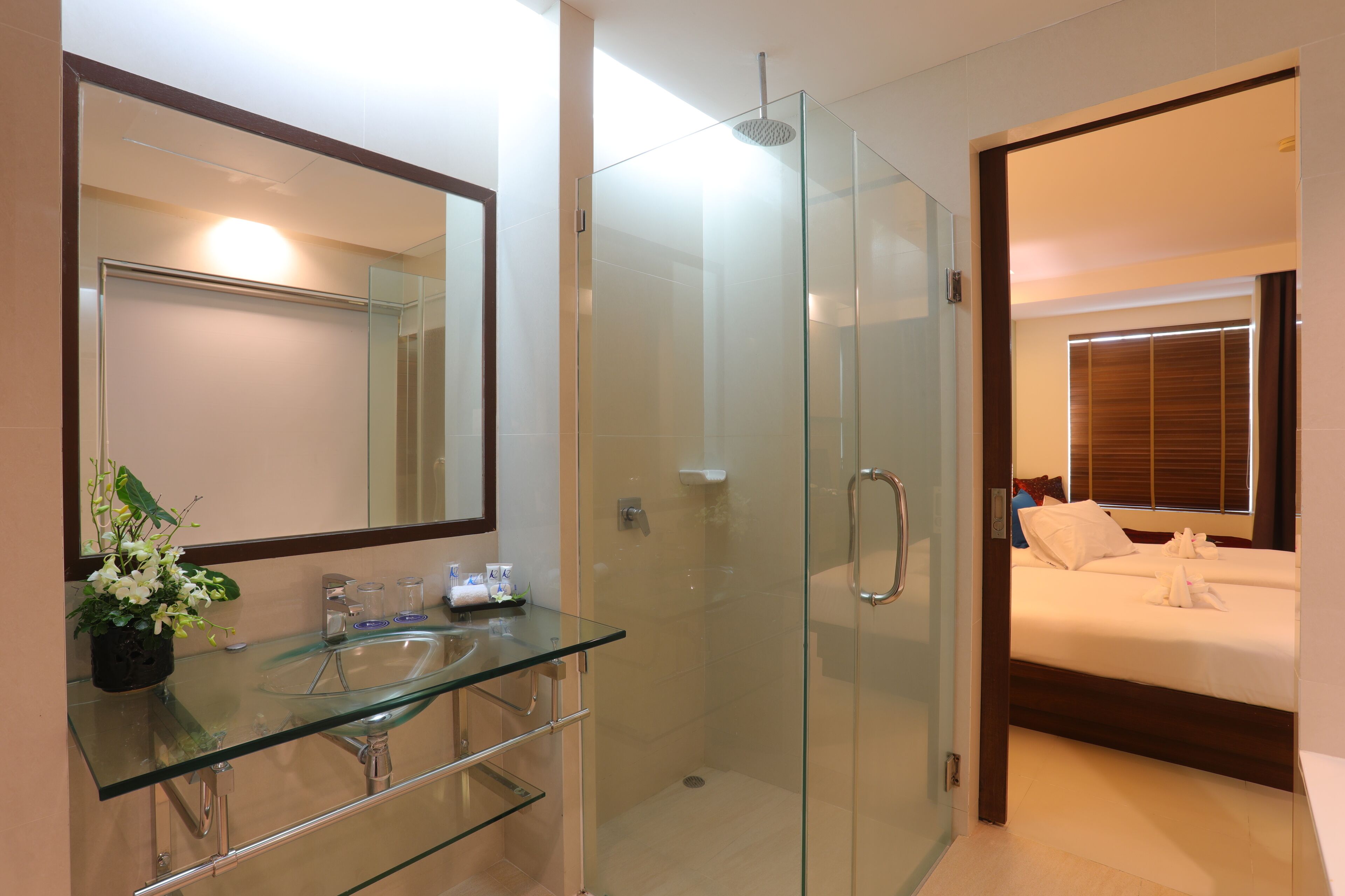 豪華雙人床房 （直通泳池）