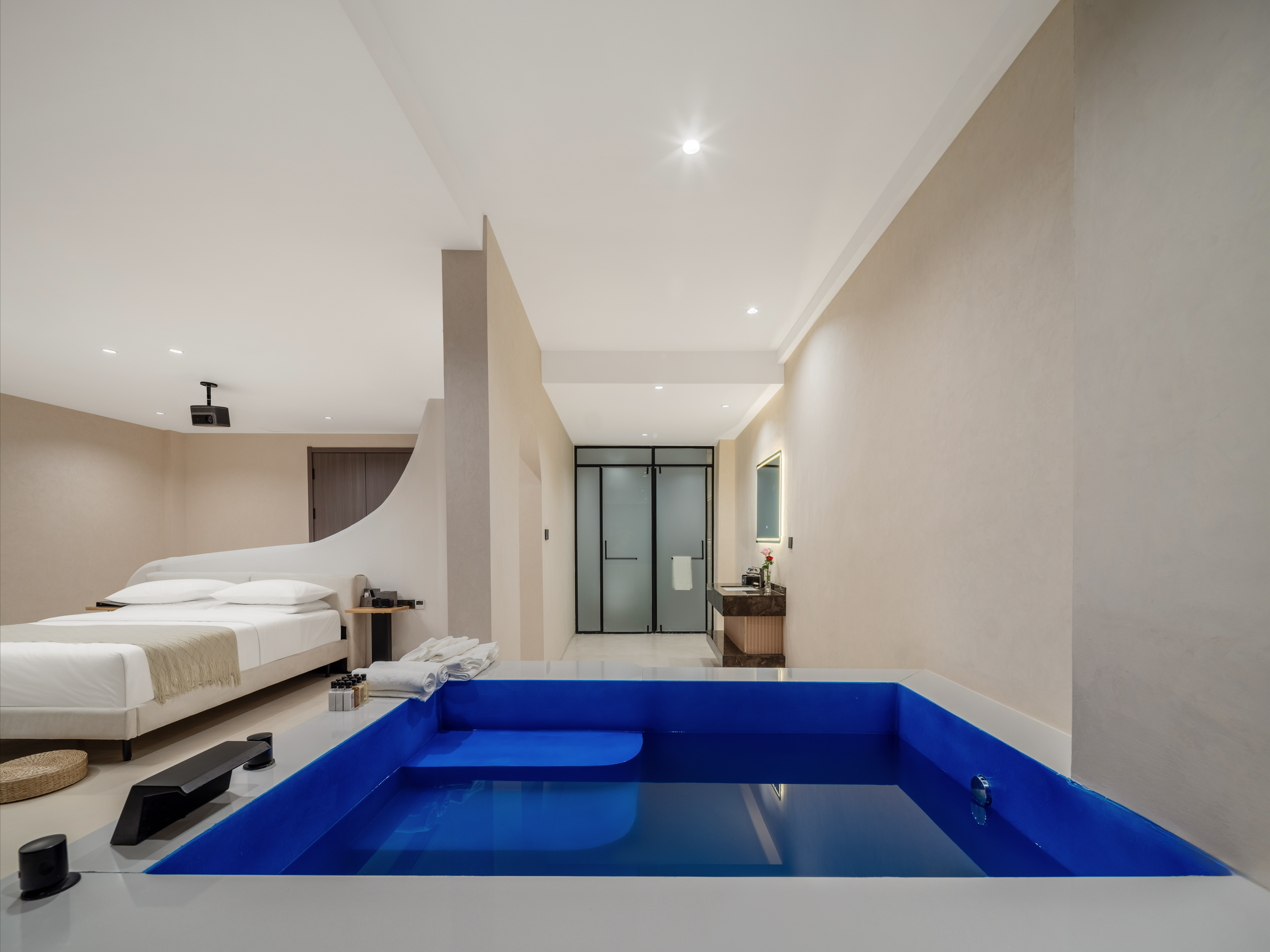 270 ° Full Riverside Scenic Mega-View Room With Private Tub, Large Screen Projection, Romantic Mist, And Smart Home