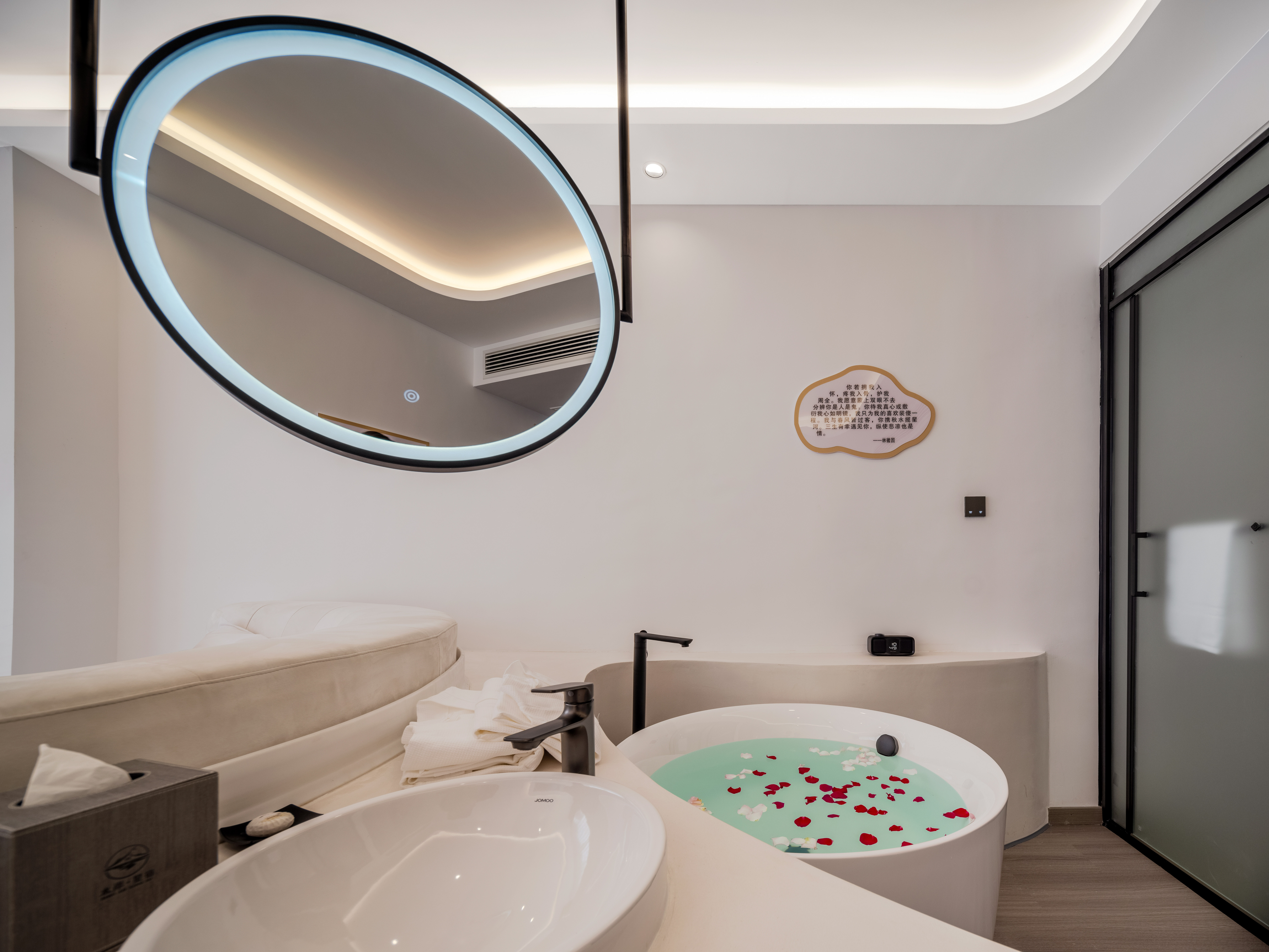 Light Enjoyment Luxury Couple's Round Bed Room (Super Large Lcd Tv + Smart Home)