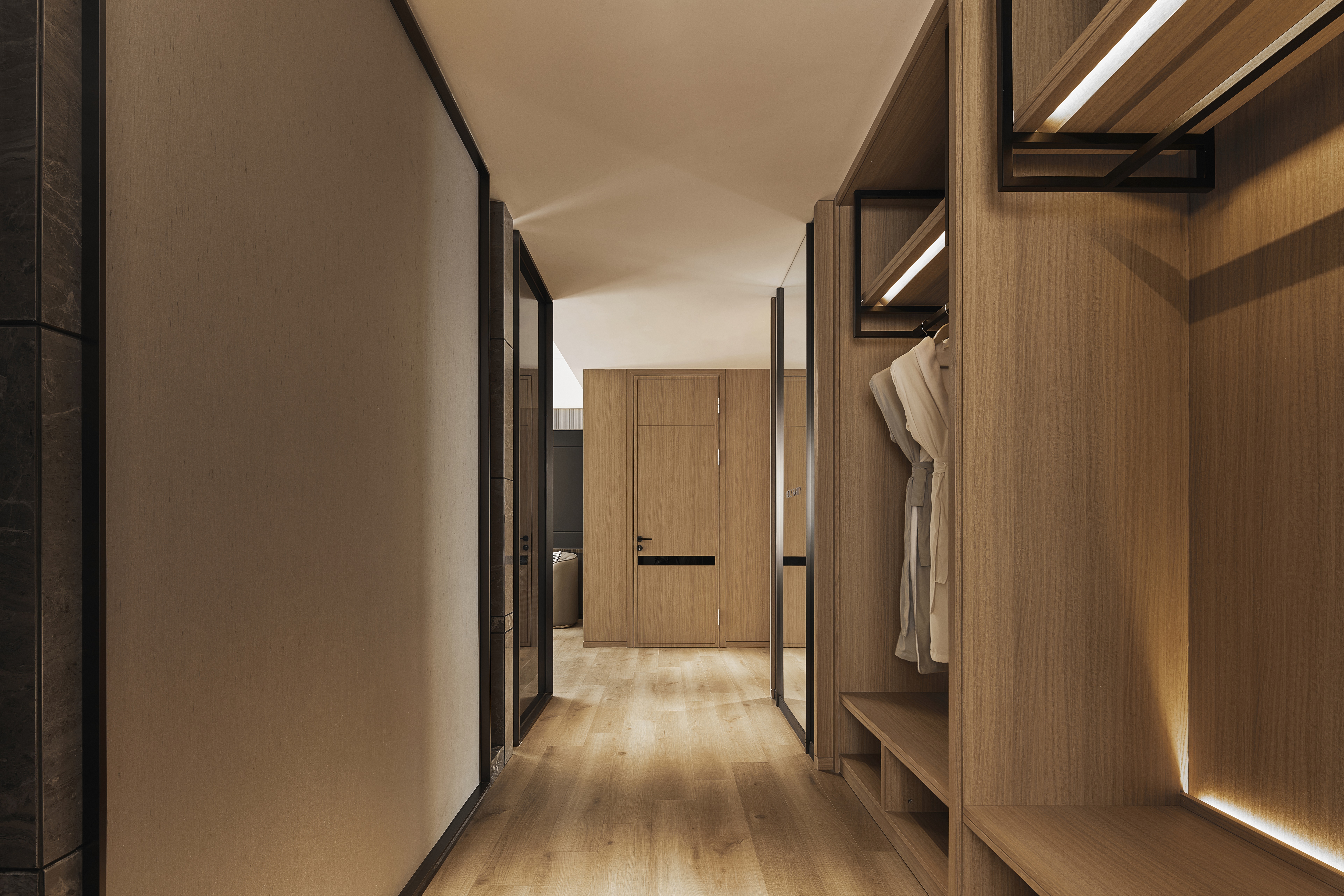 Photogenic Holz Suite (Cozy Private Time, Romantic Bathtub + Extra-Large Space + Separate Wet And Dry Dual Bathrooms)