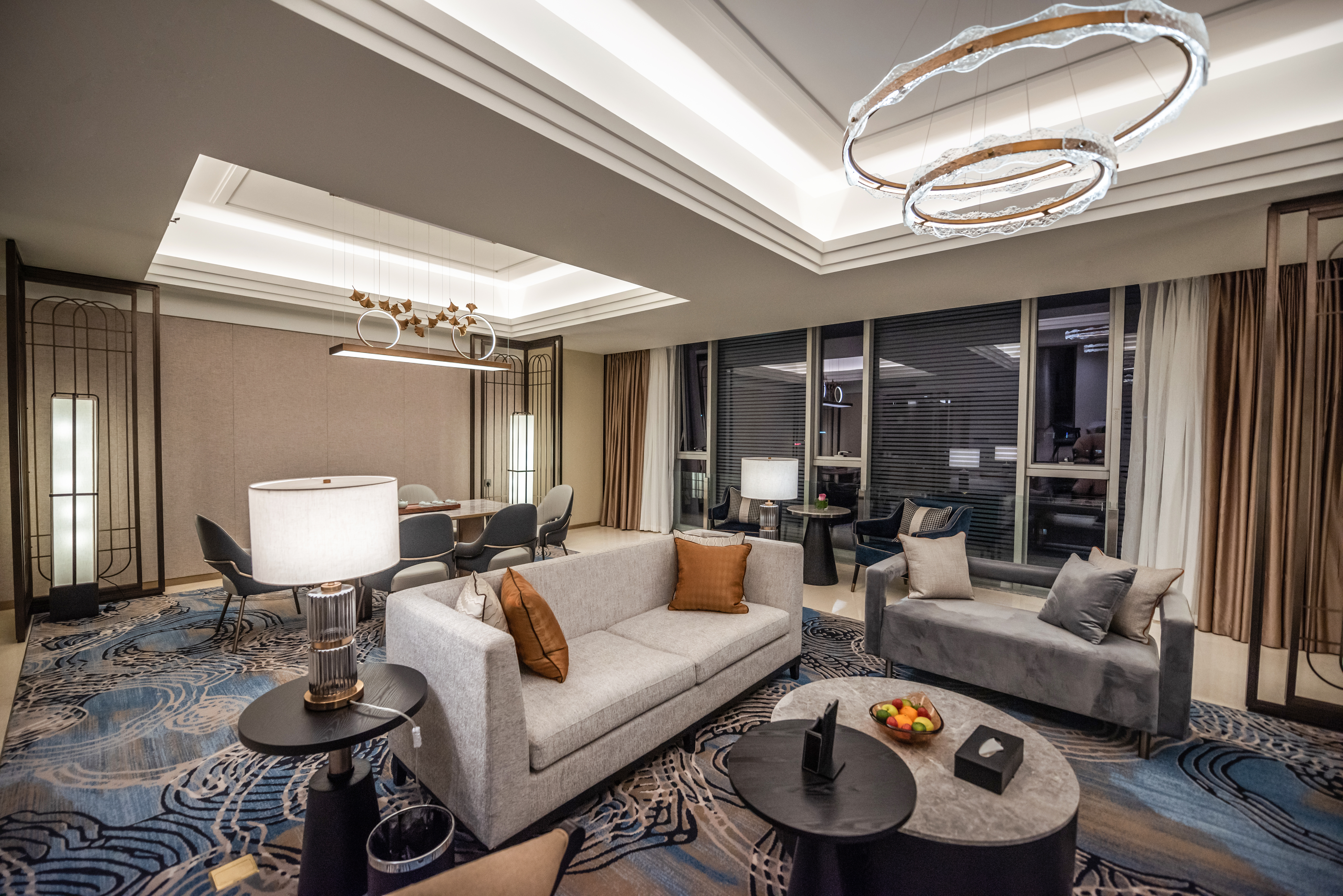 商务楼|双卧家庭房（电视投屏+护颈枕+德国高端衞浴）