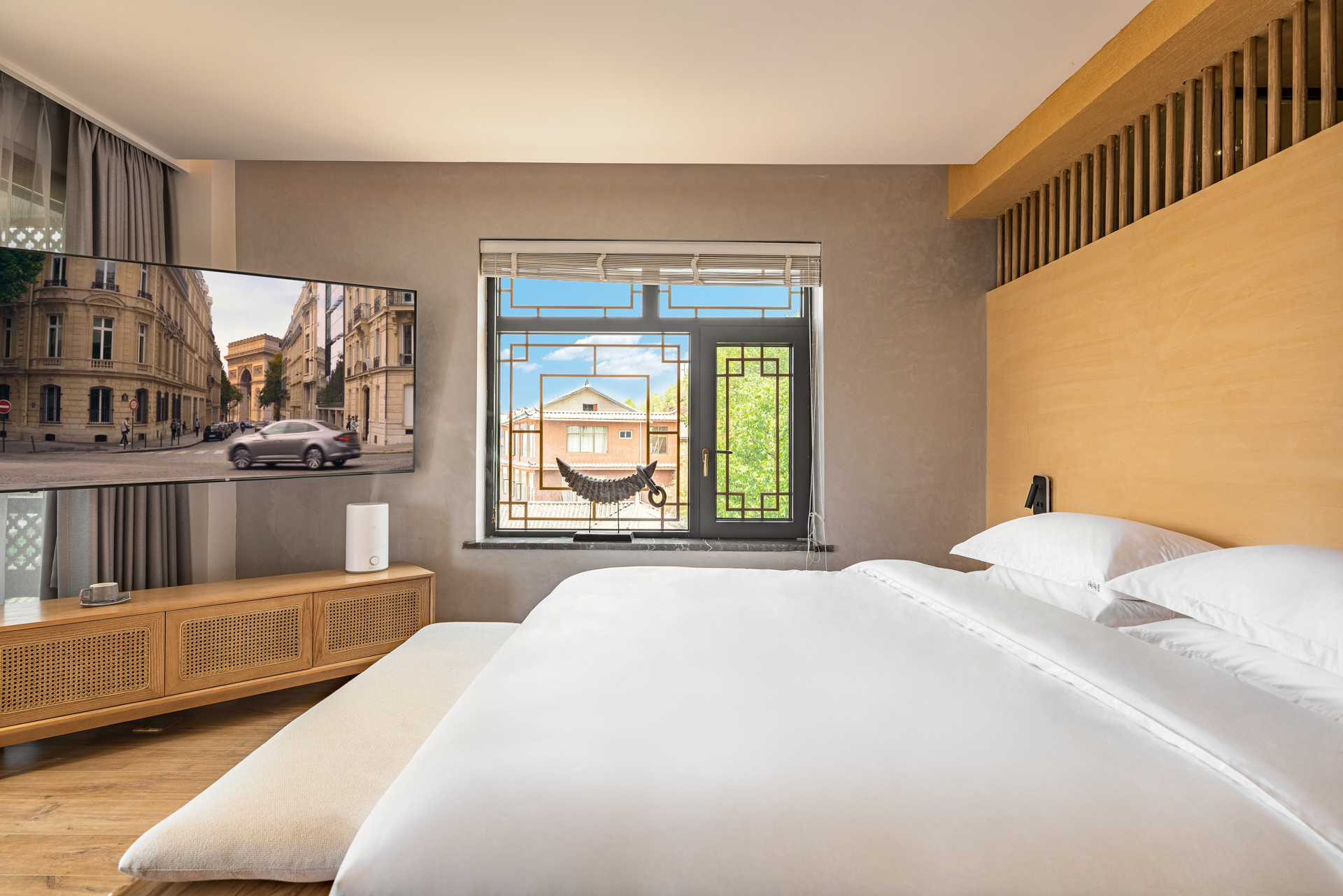 Luxury Quality Deluxe Double Bed Room (Balcony, Tub)