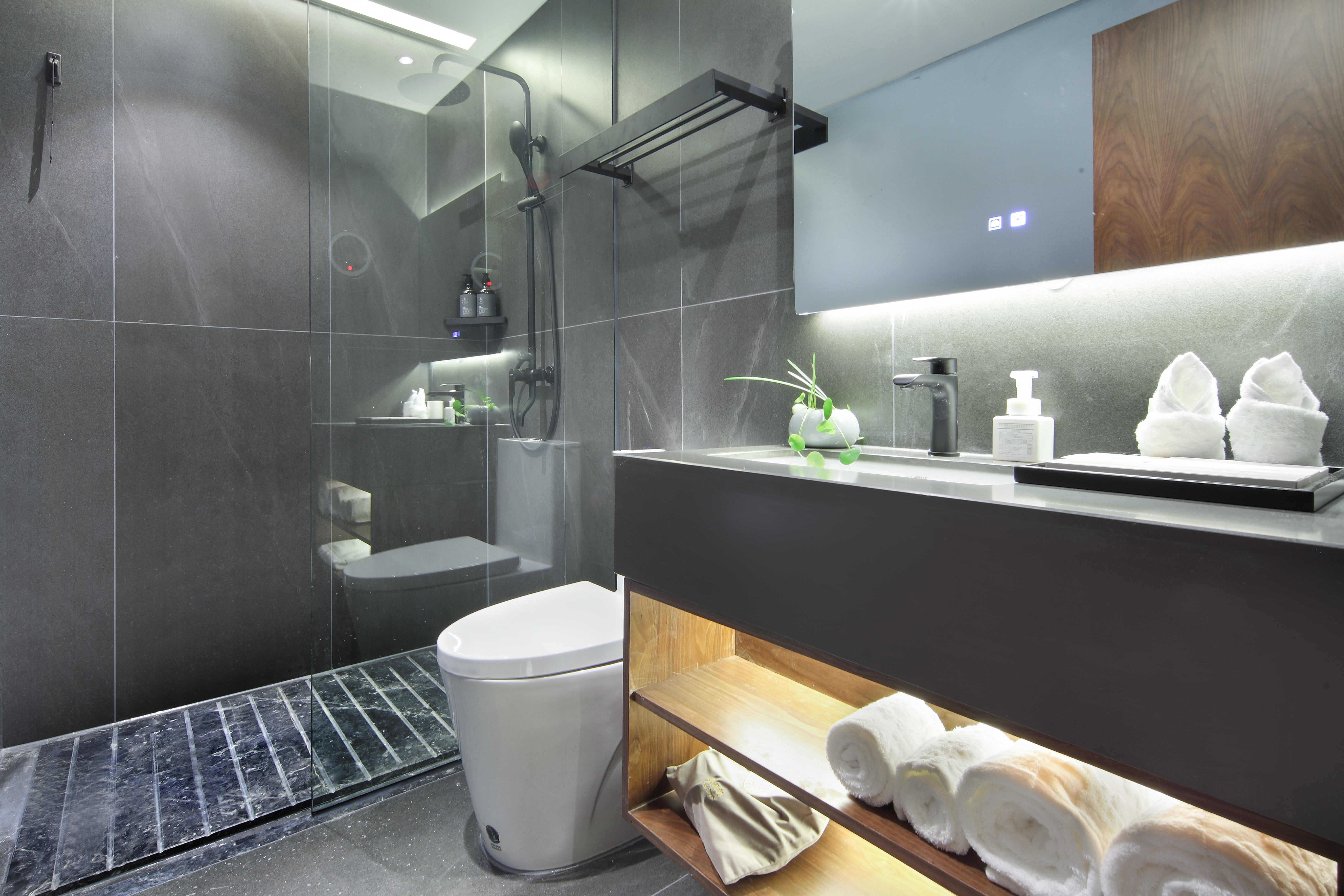 江畔榕荫大床房+超大落地玻璃窗+禅意茶台