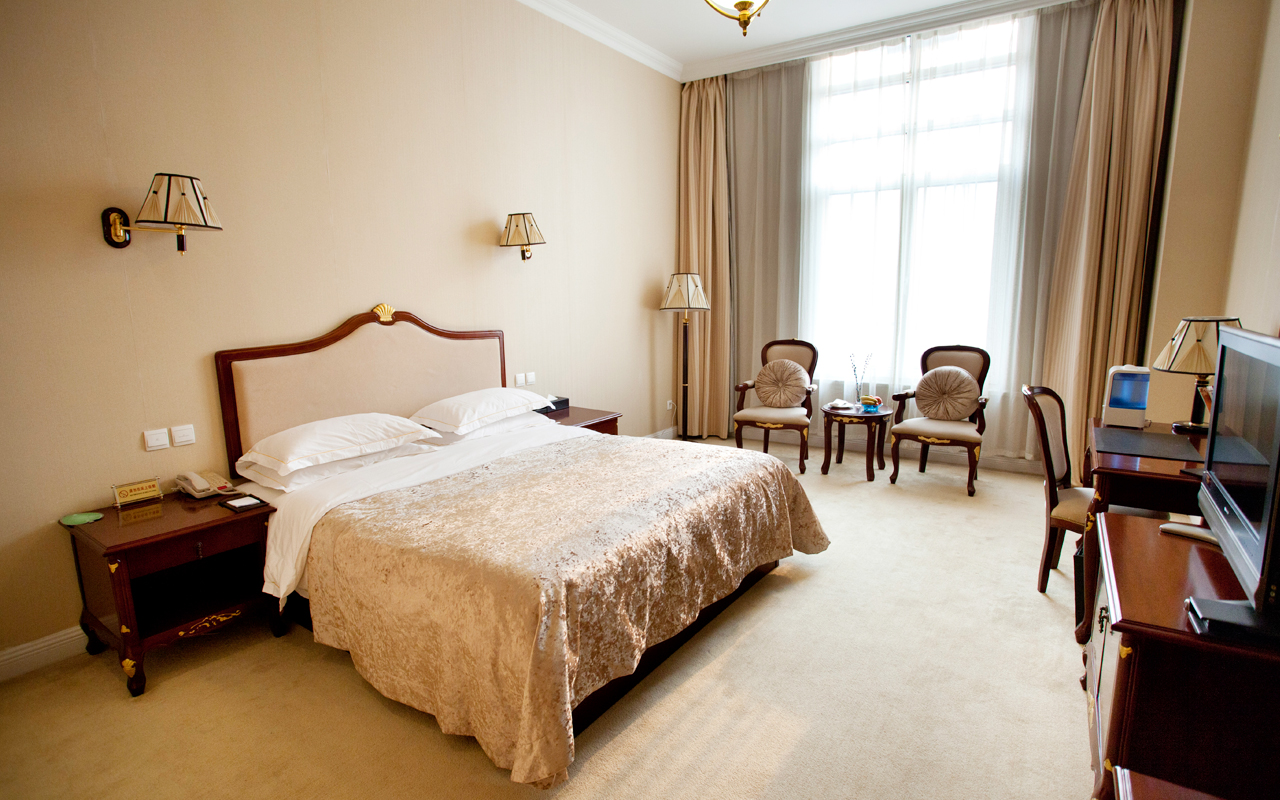 悠享窗外露台大床房-180度园景