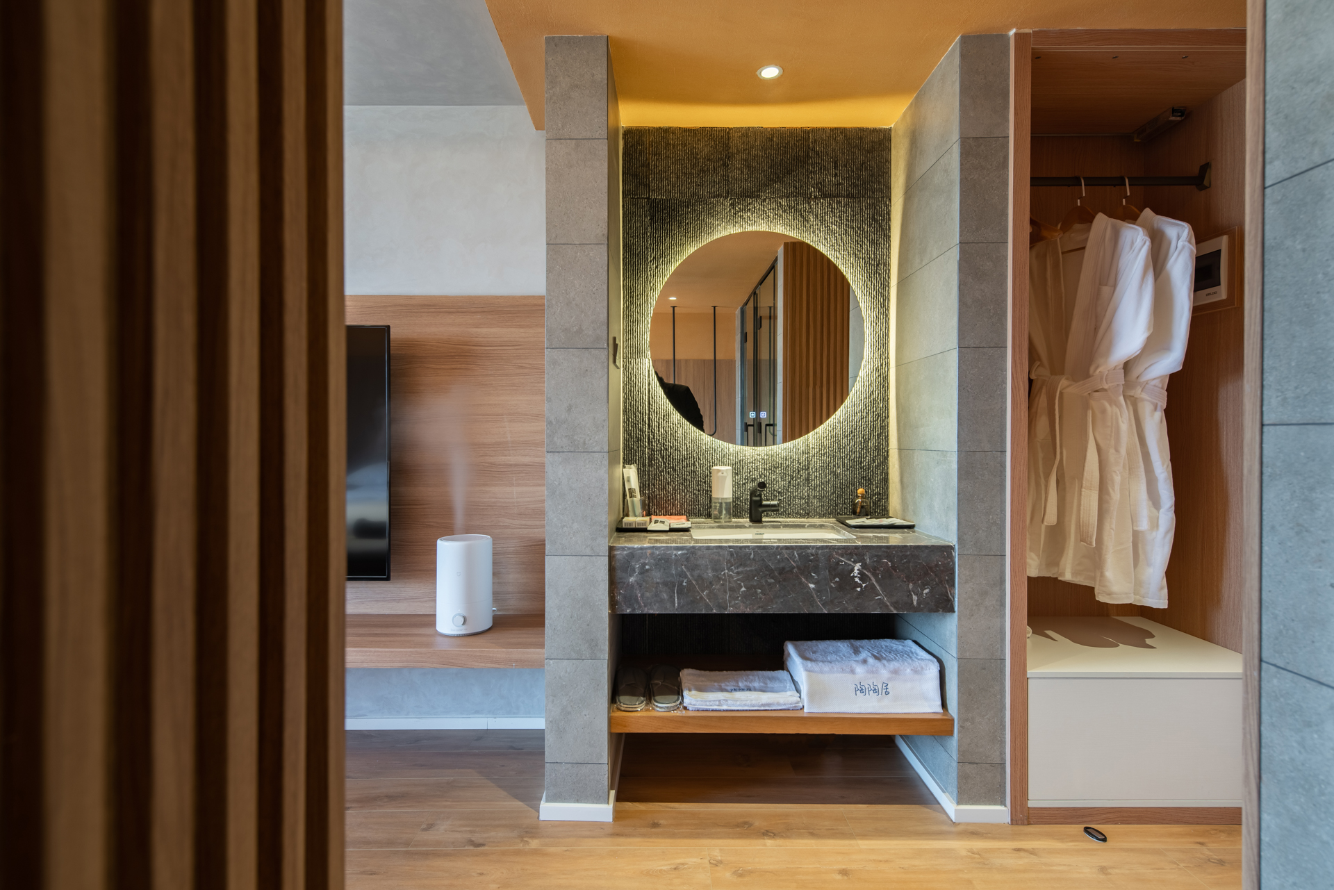 Lakeview Luxury Quality Double Bed Room (Tub)