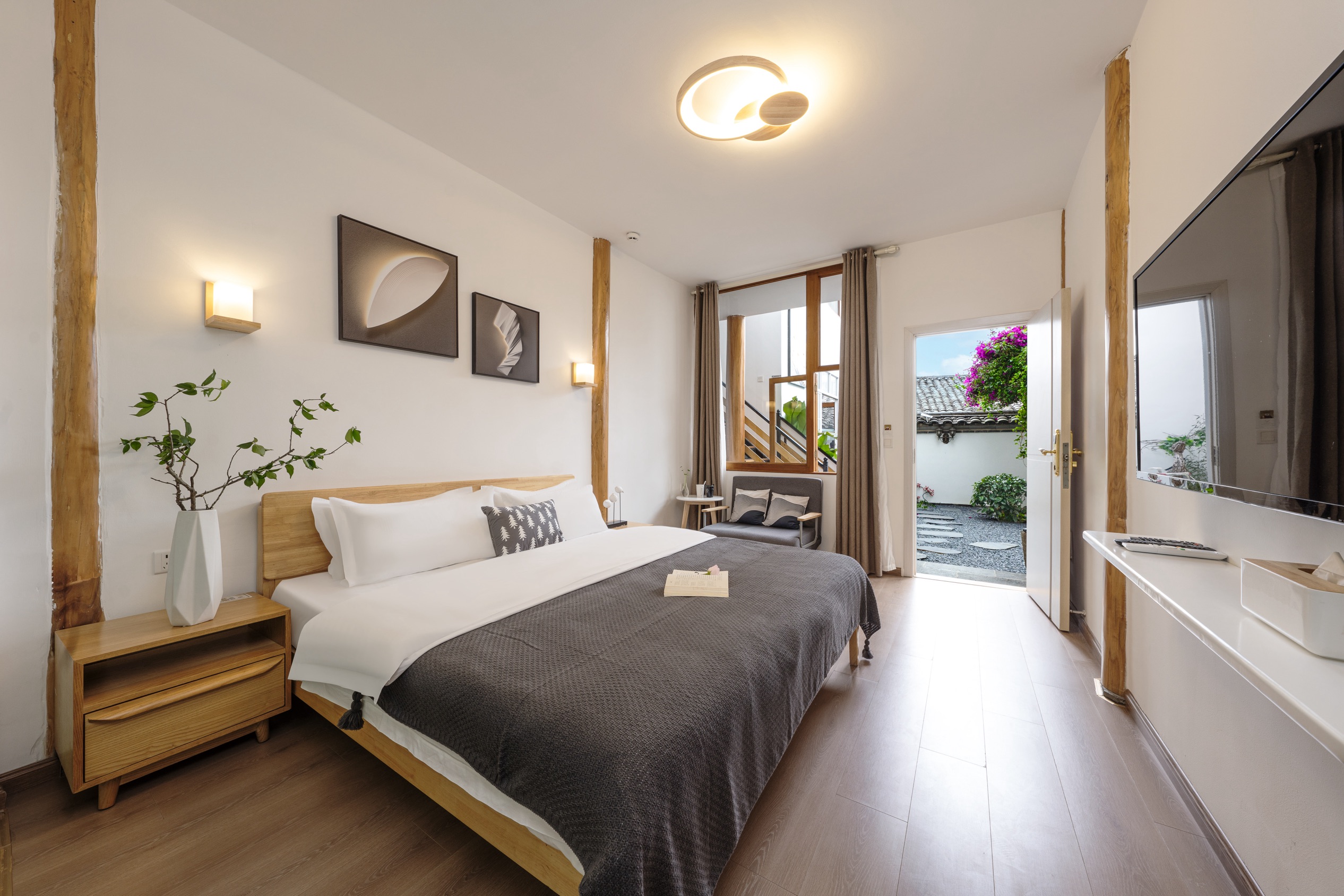 輕奢庭院大床房