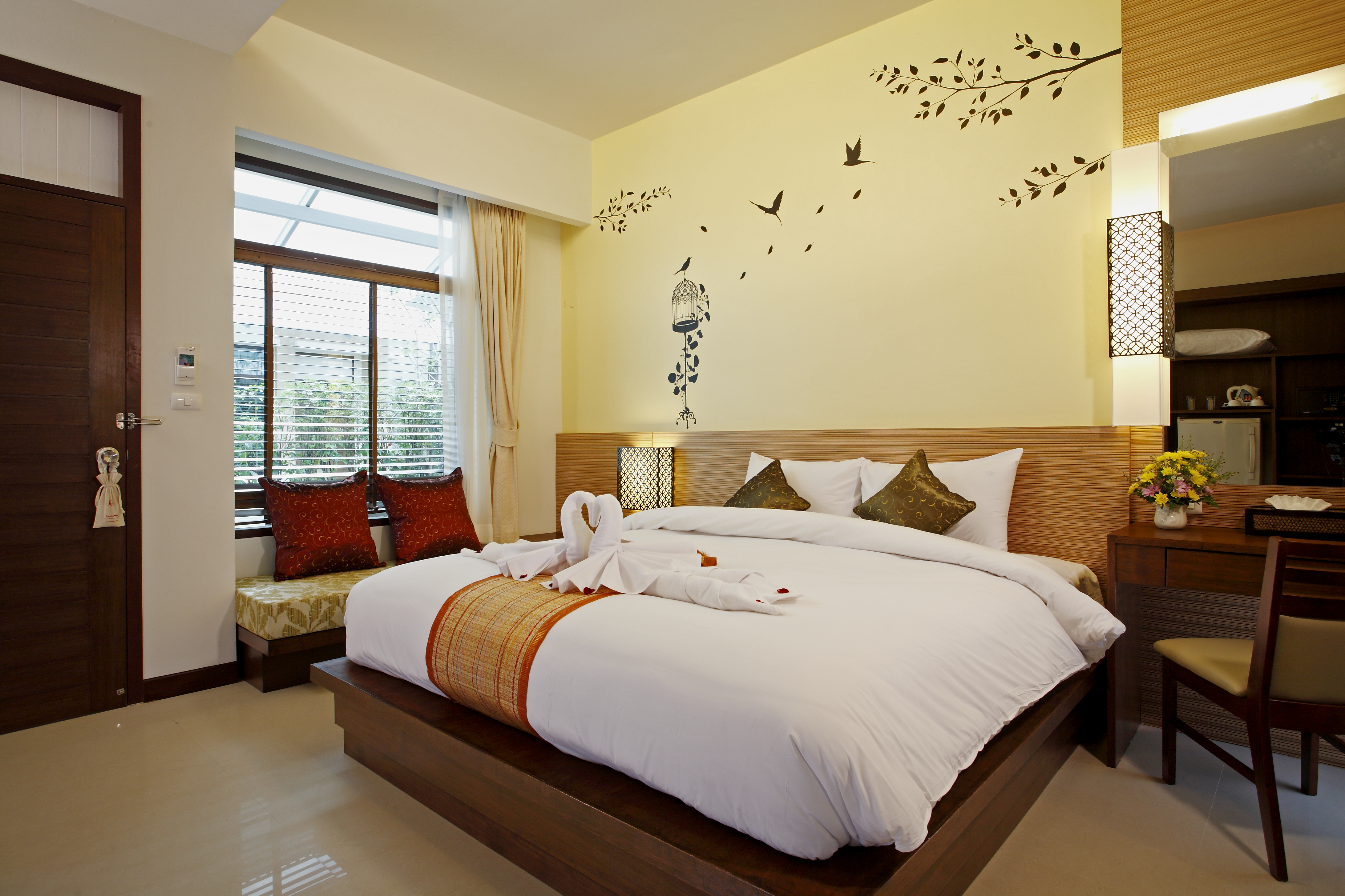 豪華泳池通道樓梯雙人床房