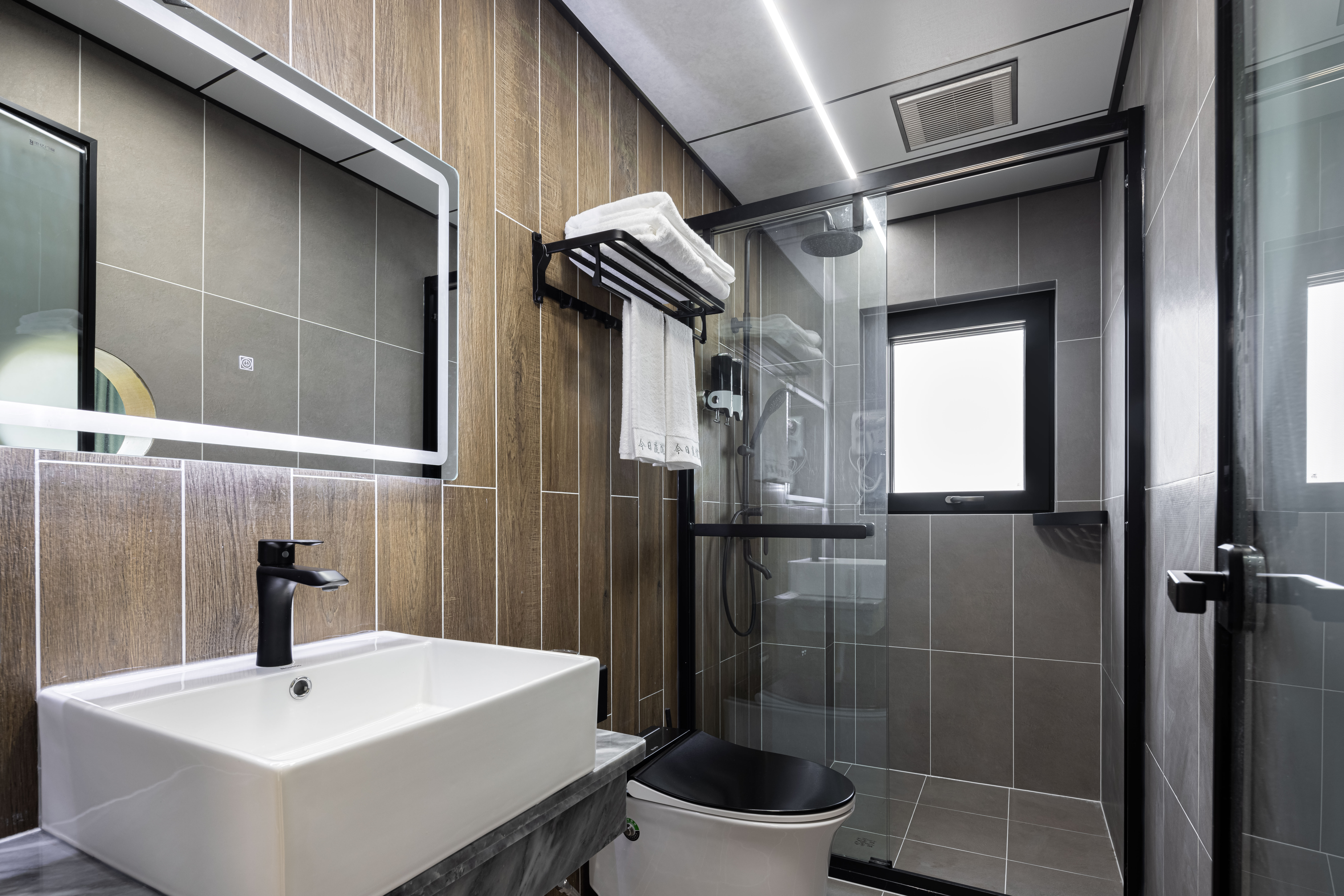 Chen Xi Scenic Double Bed Room With Smart Toilet, Central Air Conditioning, And View Of Canola Flowers From Bed