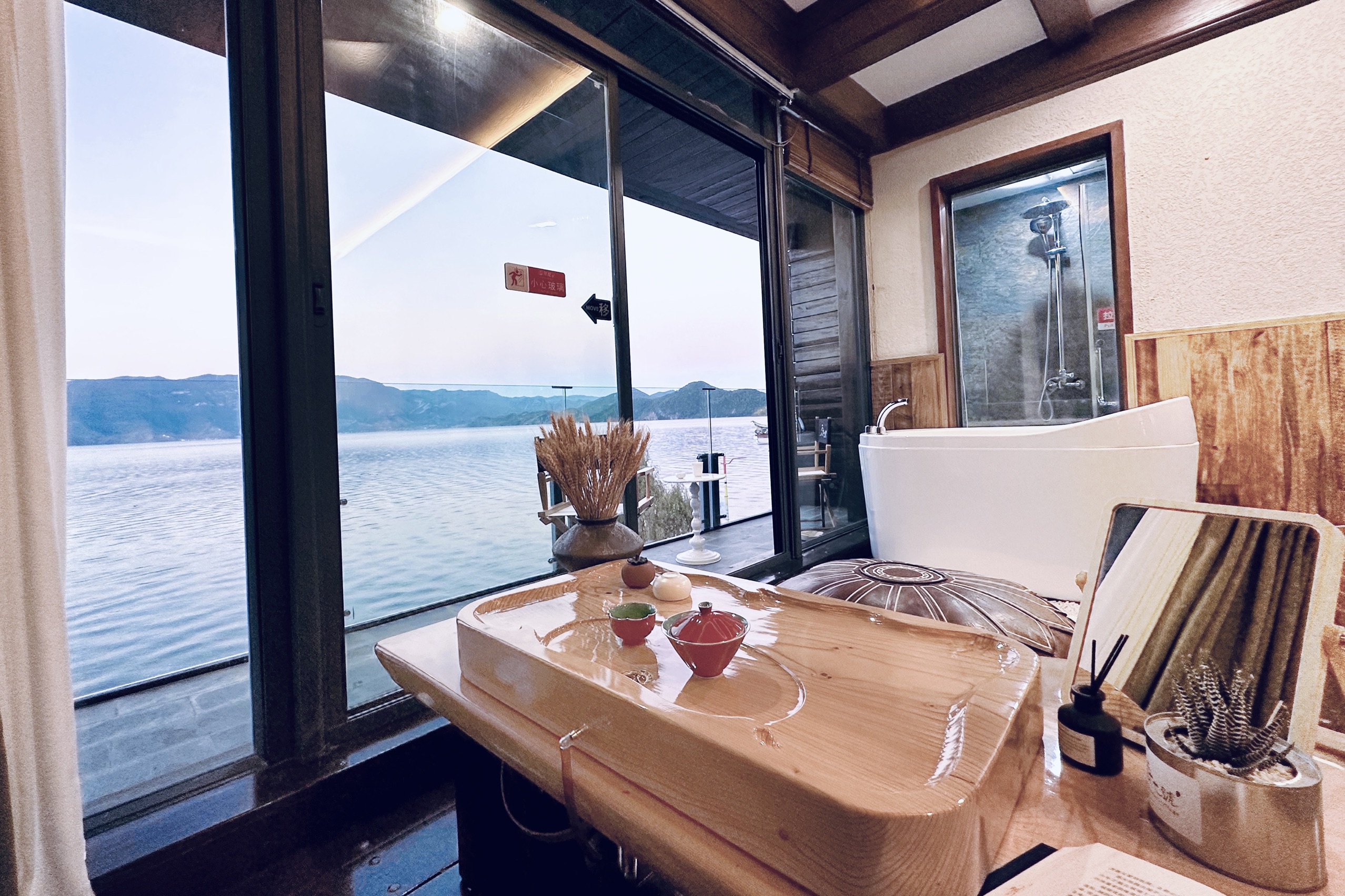 Elegant Suite - Lake-View