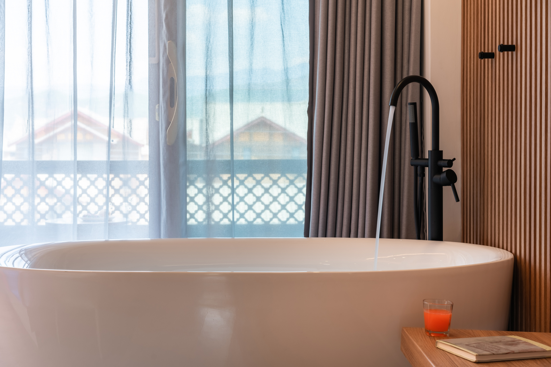 Lakeview Luxury Quality Double Bed Room (Tub)