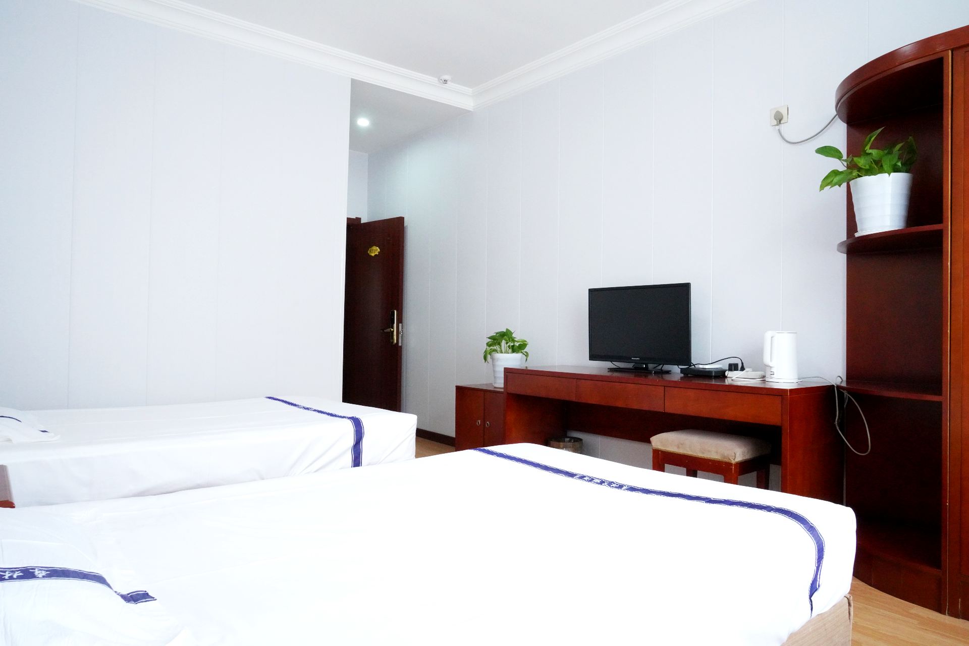 Forest Negative Oxygen Mountain View Twin Room (Air Conditioned)