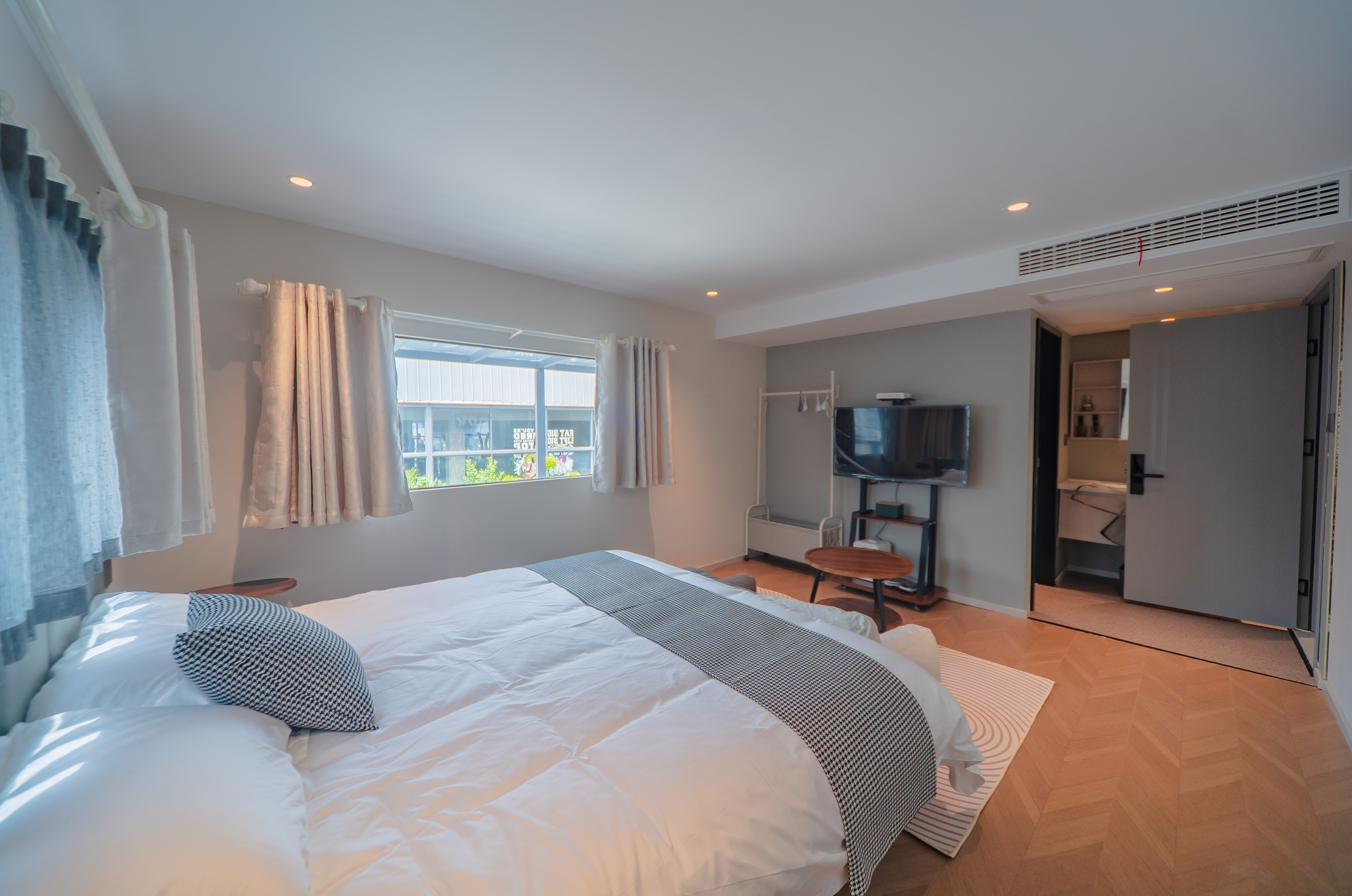 网红集装箱 · 雅致大床房