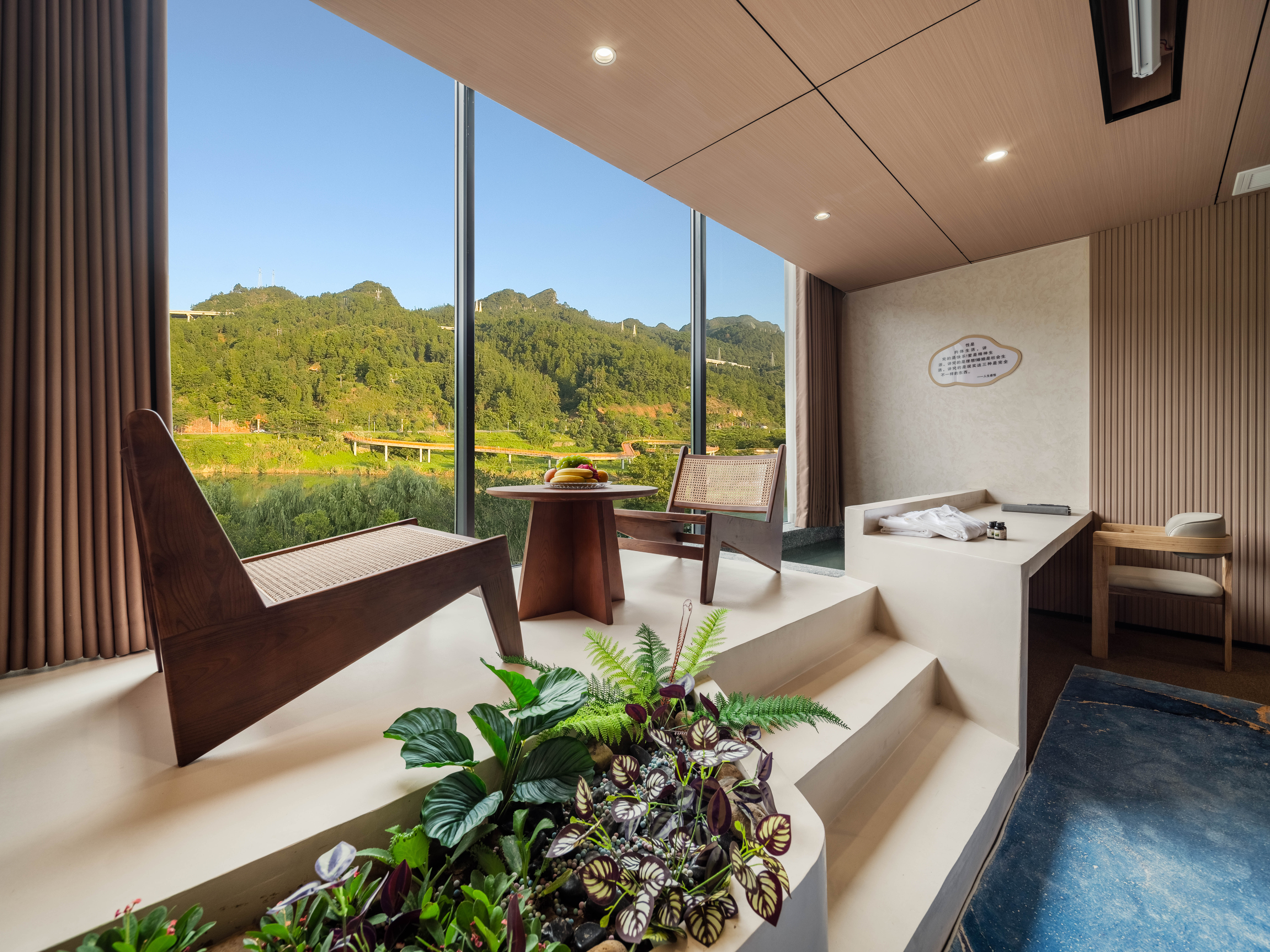 270 ° Riverside Panoramic Qinghuan Double Bed Room With Private Tub, Large Screen Projection, And Smart Home