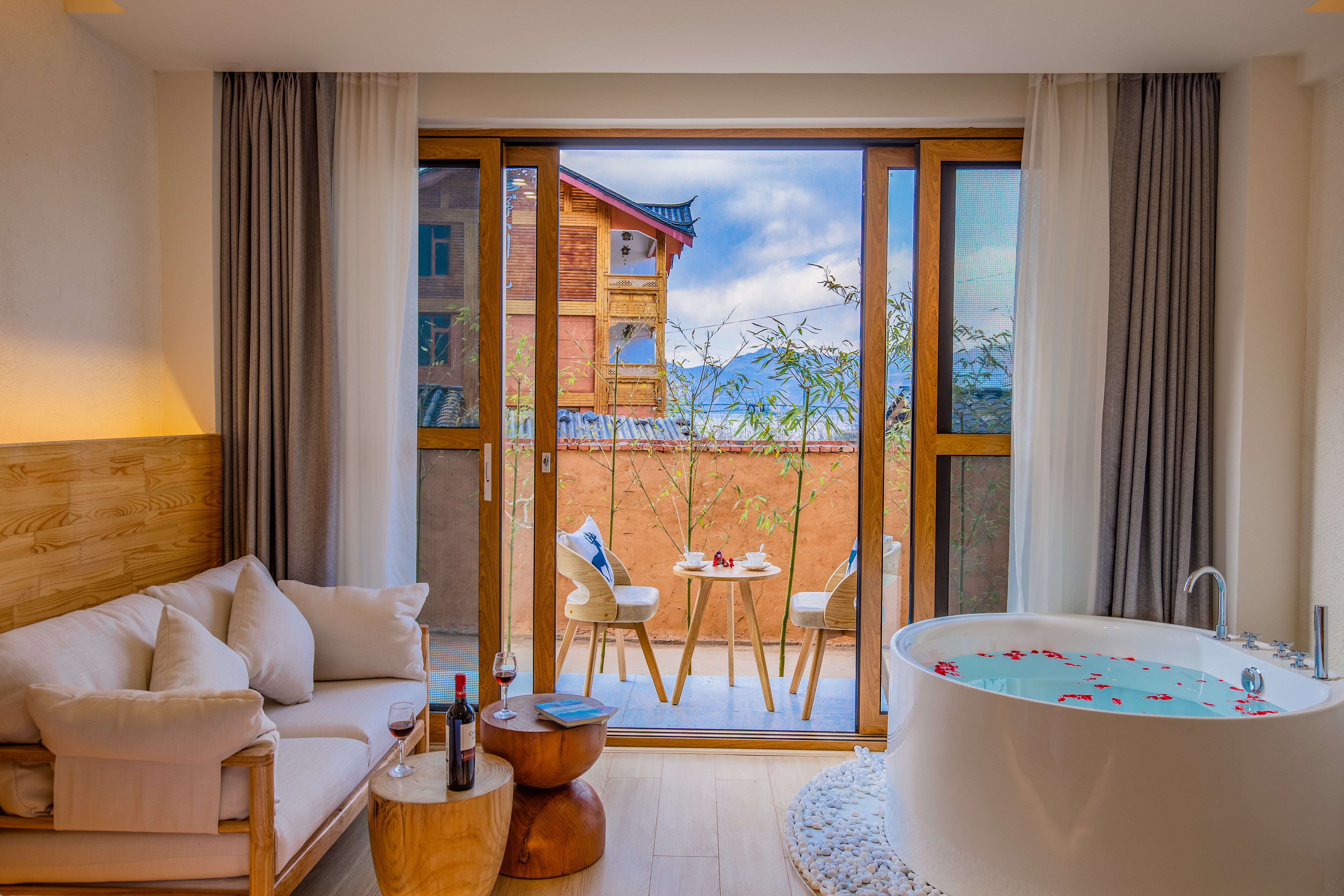 Elegant Lake View Family Twin Room(Japanese style Zen courtyard)