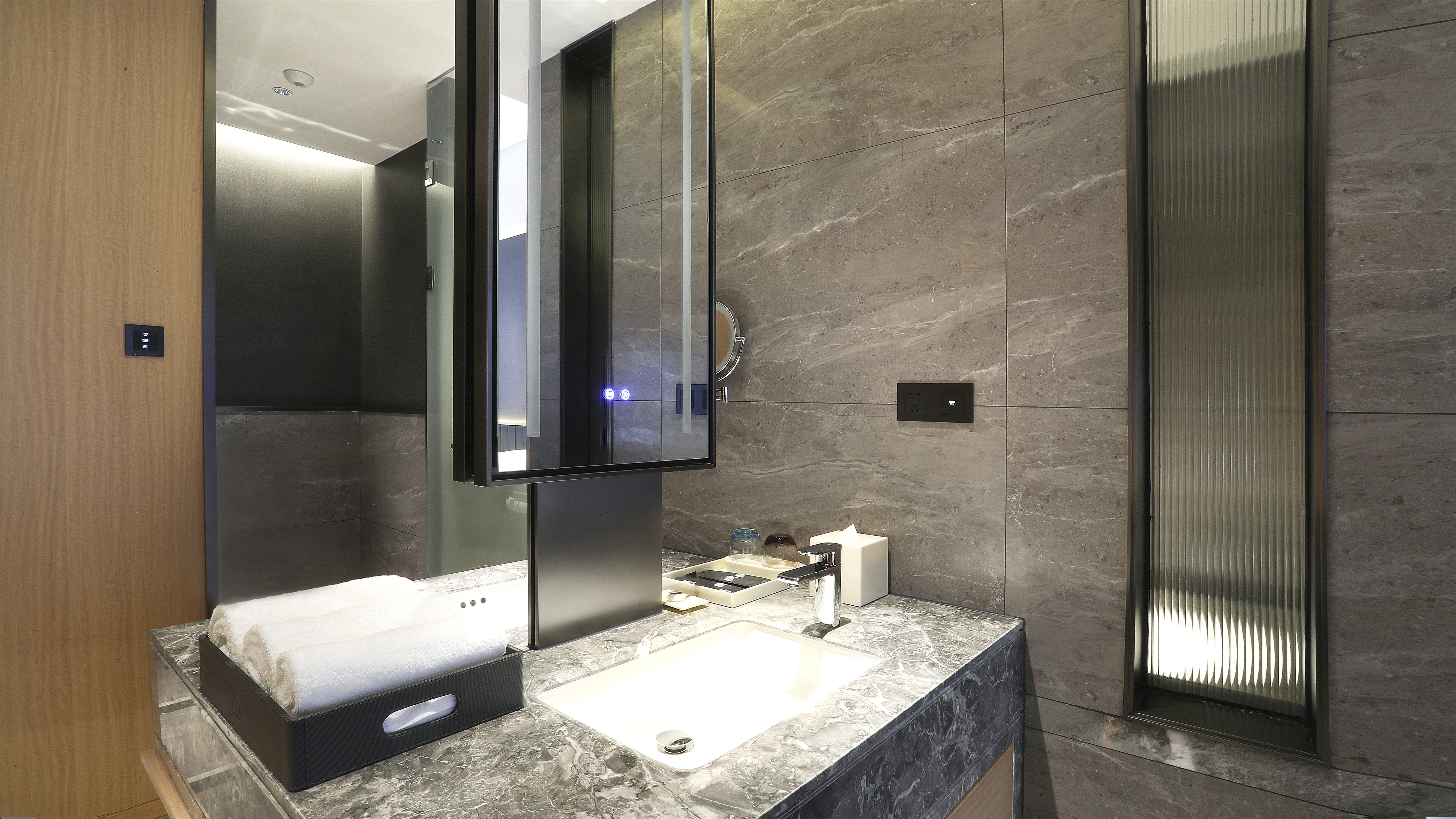 Executive Smart Room (Double Bed) (Desk, Window, Fridge)