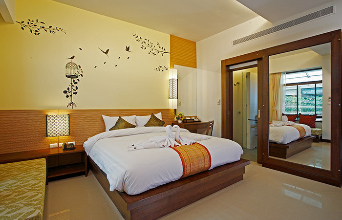 豪華泳池通道樓梯雙人床房