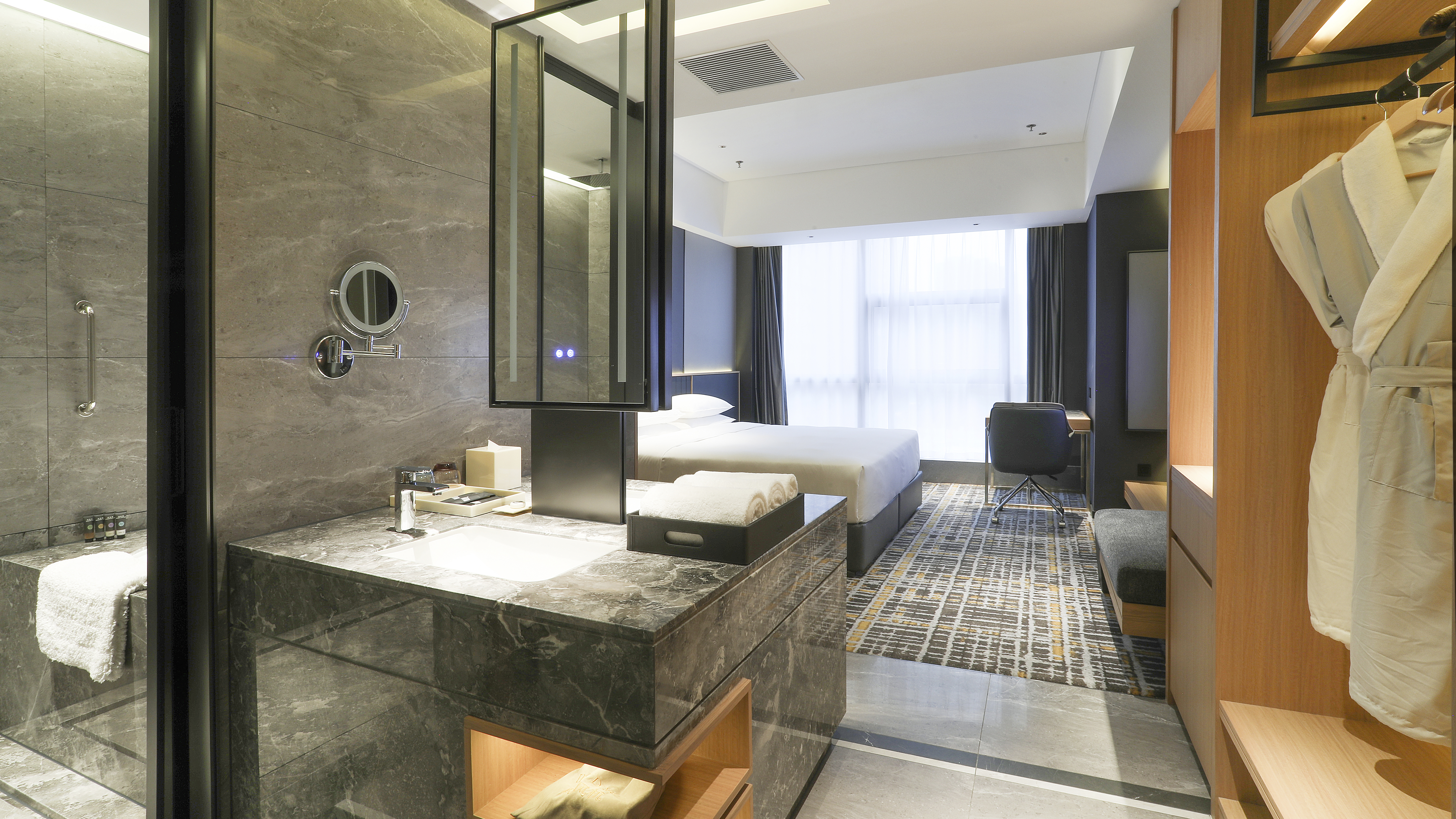 Executive Smart Room (Double Bed) (Desk, Window, Fridge)