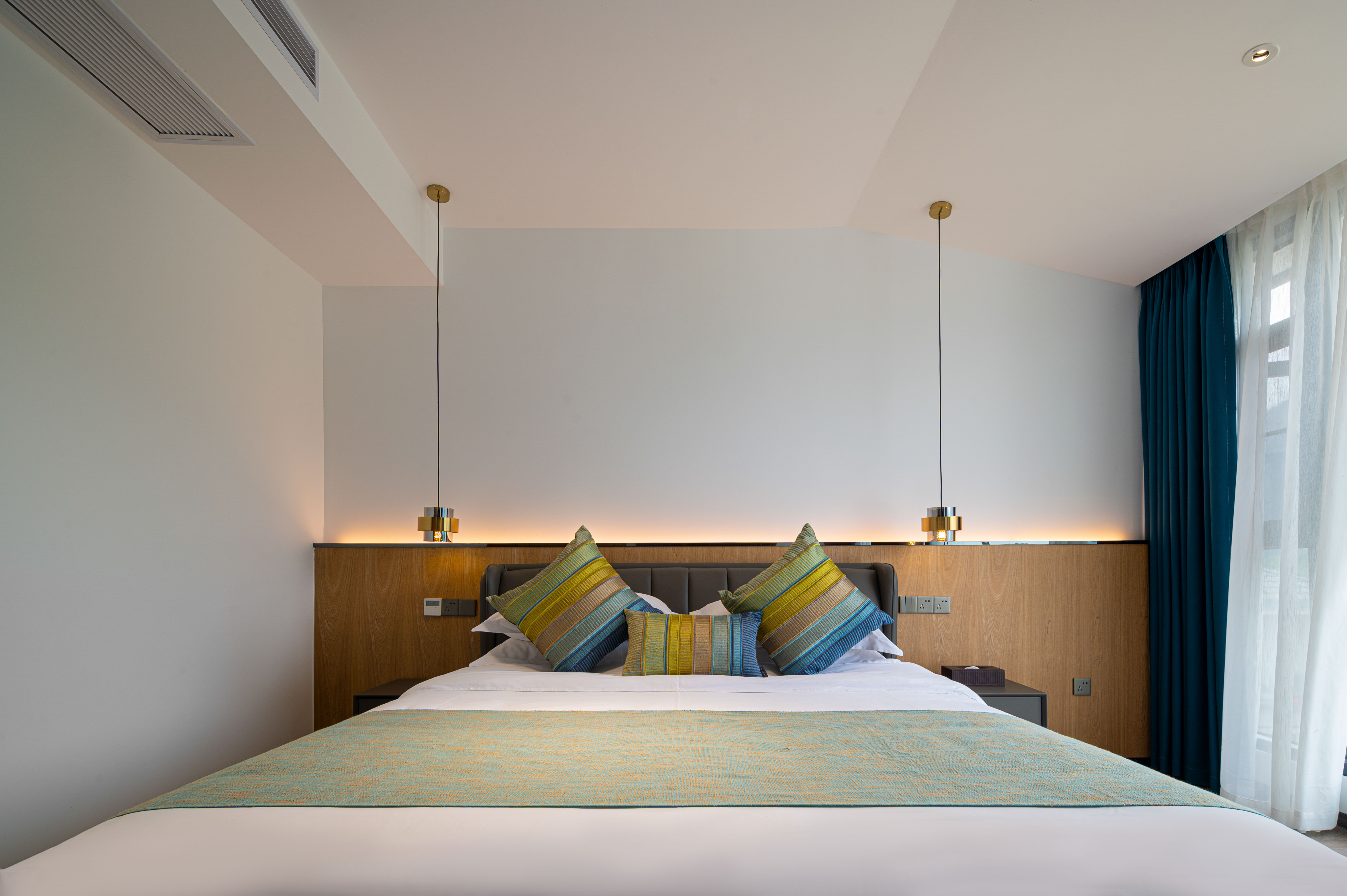 Picturesque Scenery 180 ° Scenic View Double Bed Room