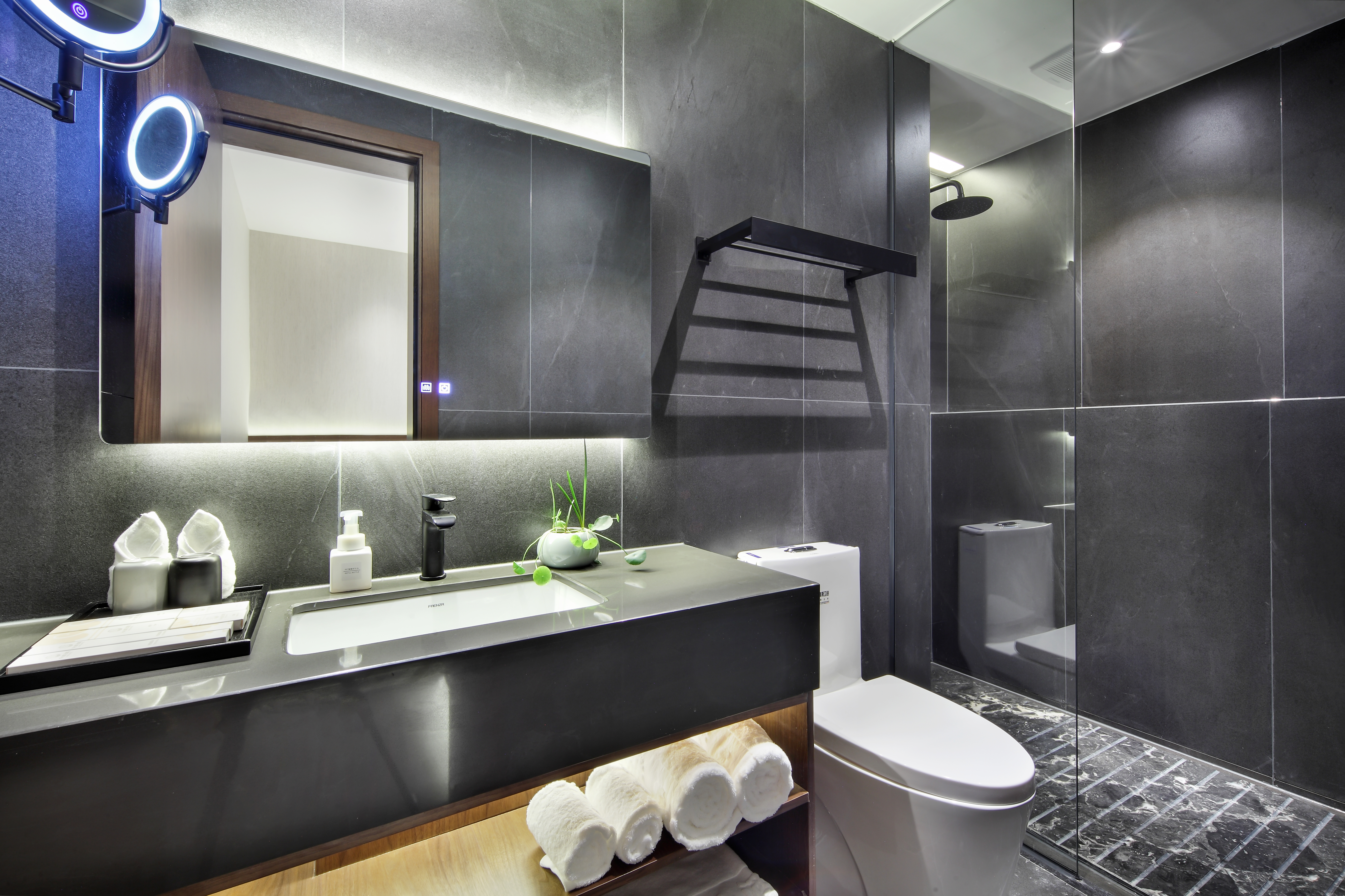 雅居舒适大床房+化粧镜